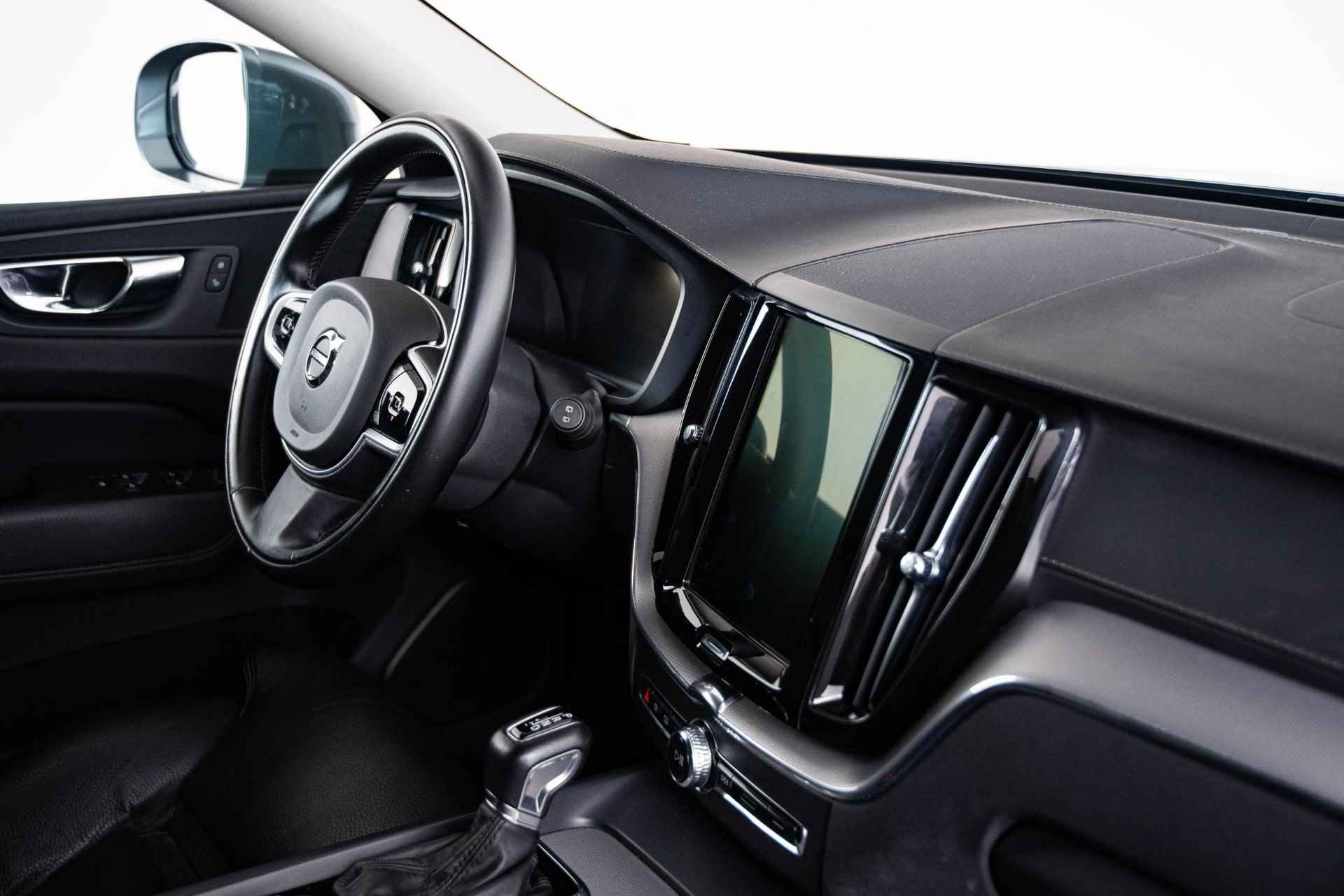 Volvo XC60 2.0 T5 Inscription Getint glas - Verwarmbare stuurwiel - Verwarmbare stoelen achter - Verwarmbare Ruitenwissers - Park Assist achter - Sensus Navigatie - High Beam koplampen - Smarthphone integratie - - 32/63