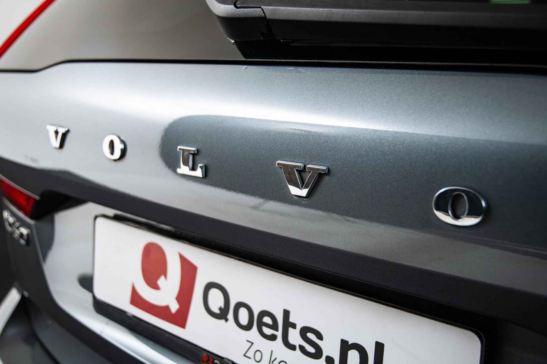 Volvo XC60 2.0 T5 Inscription Getint glas - Verwarmbare stuurwiel - Verwarmbare stoelen achter - Verwarmbare Ruitenwissers - Park Assist achter - Sensus Navigatie - High Beam koplampen - Smarthphone integratie - - 50/63