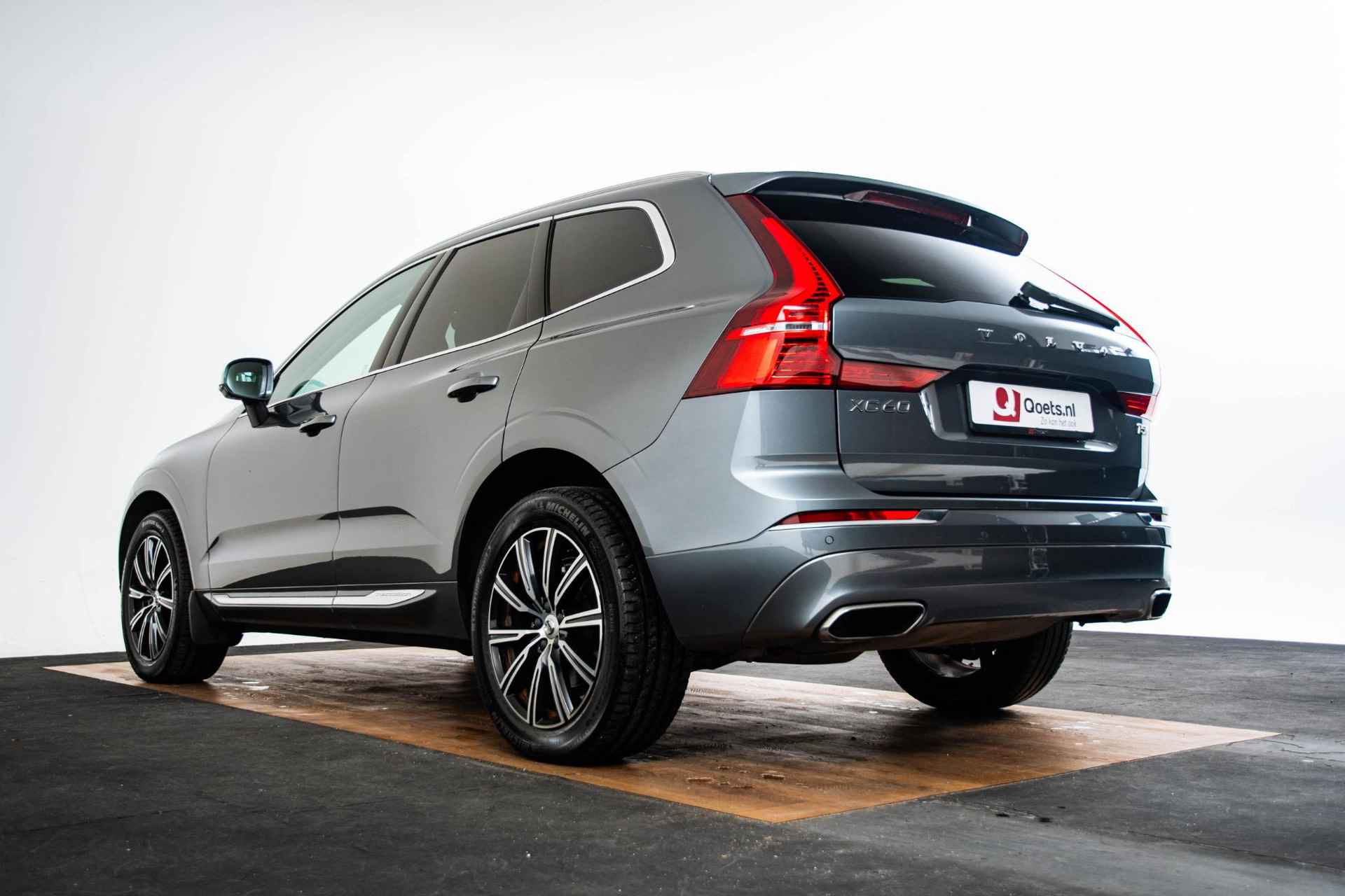 Volvo XC60 2.0 T5 Inscription Getint glas - Verwarmbare stuurwiel - Verwarmbare stoelen achter - Verwarmbare Ruitenwissers - Park Assist achter - Sensus Navigatie - High Beam koplampen - Smarthphone integratie - - 58/63