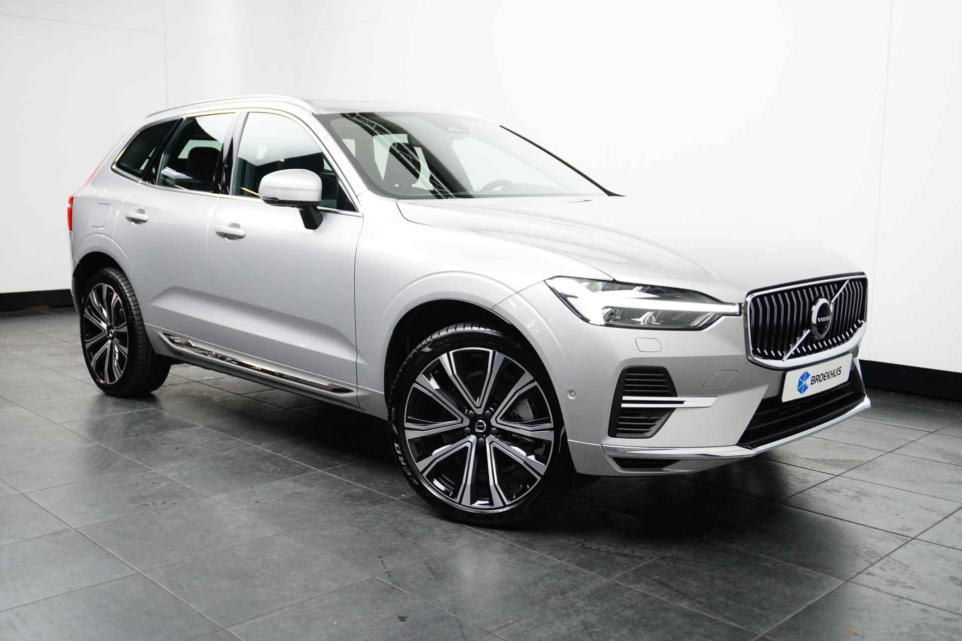 Volvo XC60 T6 Ultimate Bright | Panoramadak | Luchtvering | 360 camera | Leder | 21'' Lichtmetalen velgen | Stoel en Stuurwiel verwarming | - 4/35