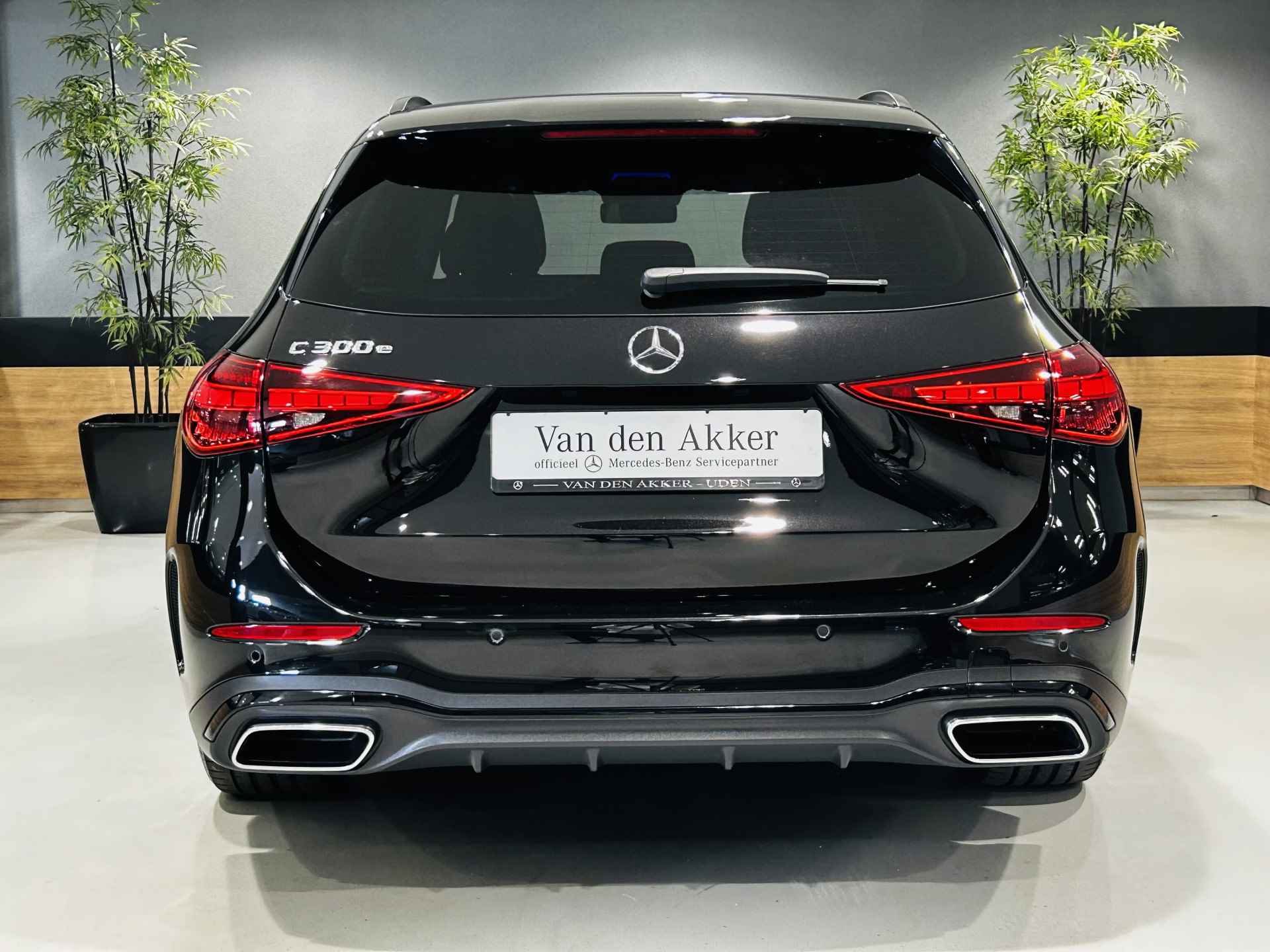 Mercedes-Benz C-Klasse Estate 300e AMG // Panoramadak // 360 Camera // Memory Stoelen // Headup display // Nightpakket // Alarm // Digital Light - 5/45