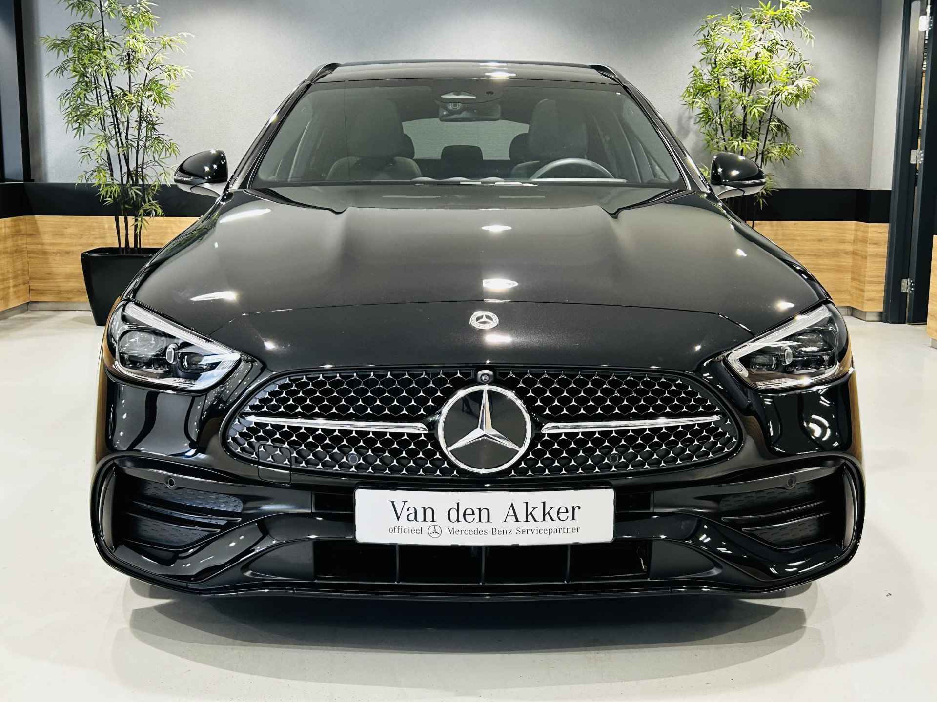 Mercedes-Benz C-Klasse Estate 300e AMG // Panoramadak // 360 Camera // Memory Stoelen // Headup display // Nightpakket // Alarm // Digital Light - 2/45
