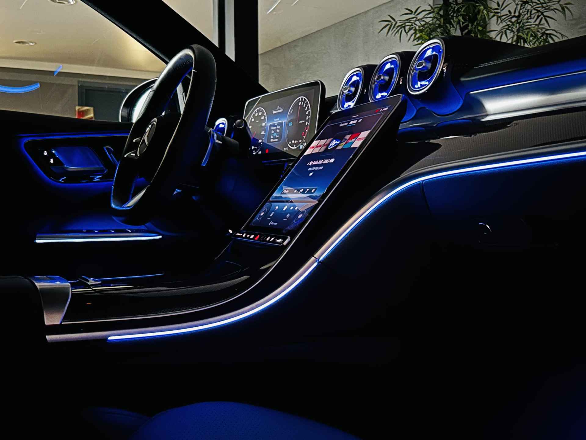 Mercedes-Benz C-Klasse Estate 300e AMG // Panoramadak // 360 Camera // Memory Stoelen // Headup display // Nightpakket // Alarm // Digital Light - 8/45