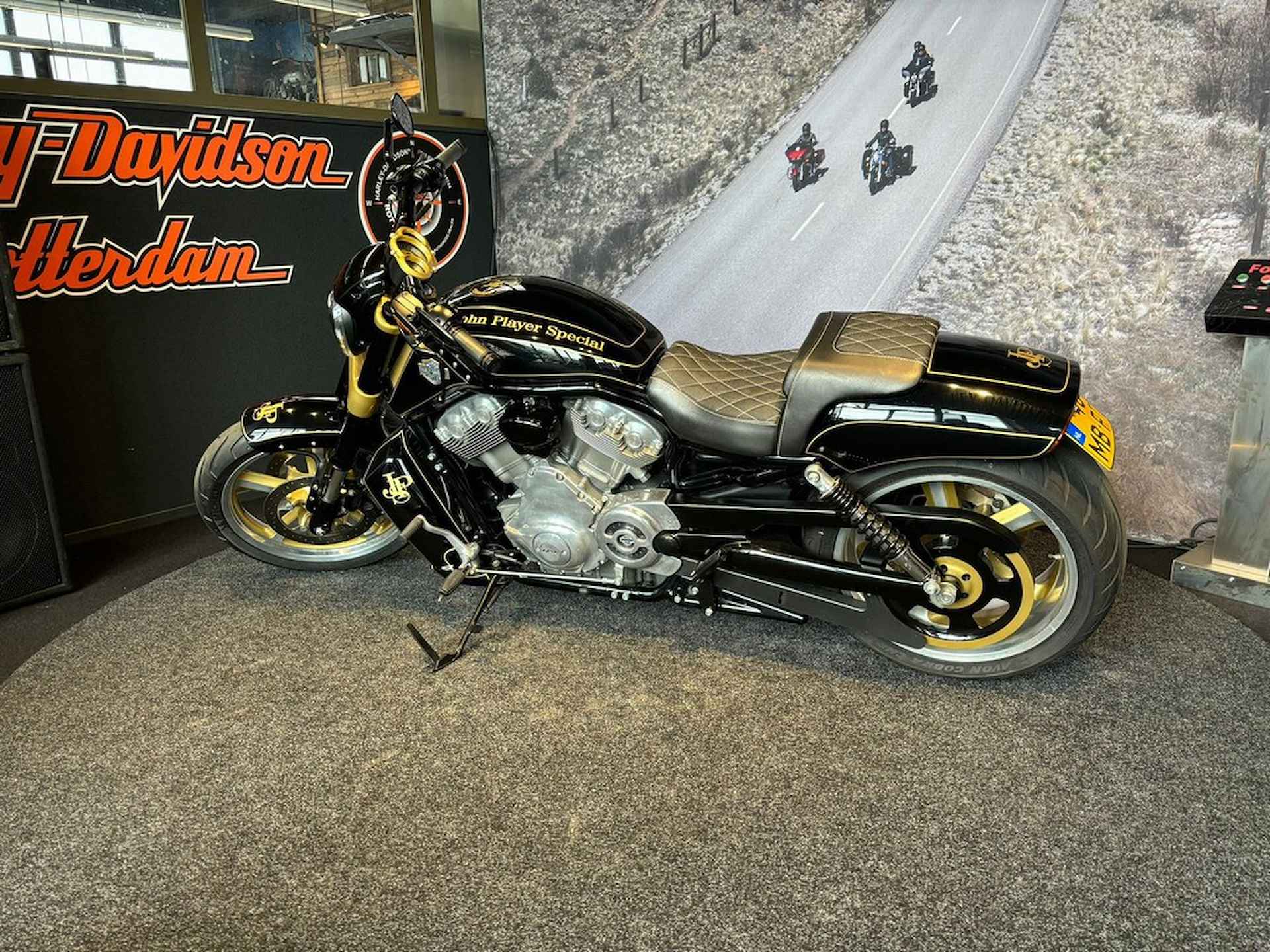 Harley-Davidson VRSCF V-Rod Muscle - 10/13