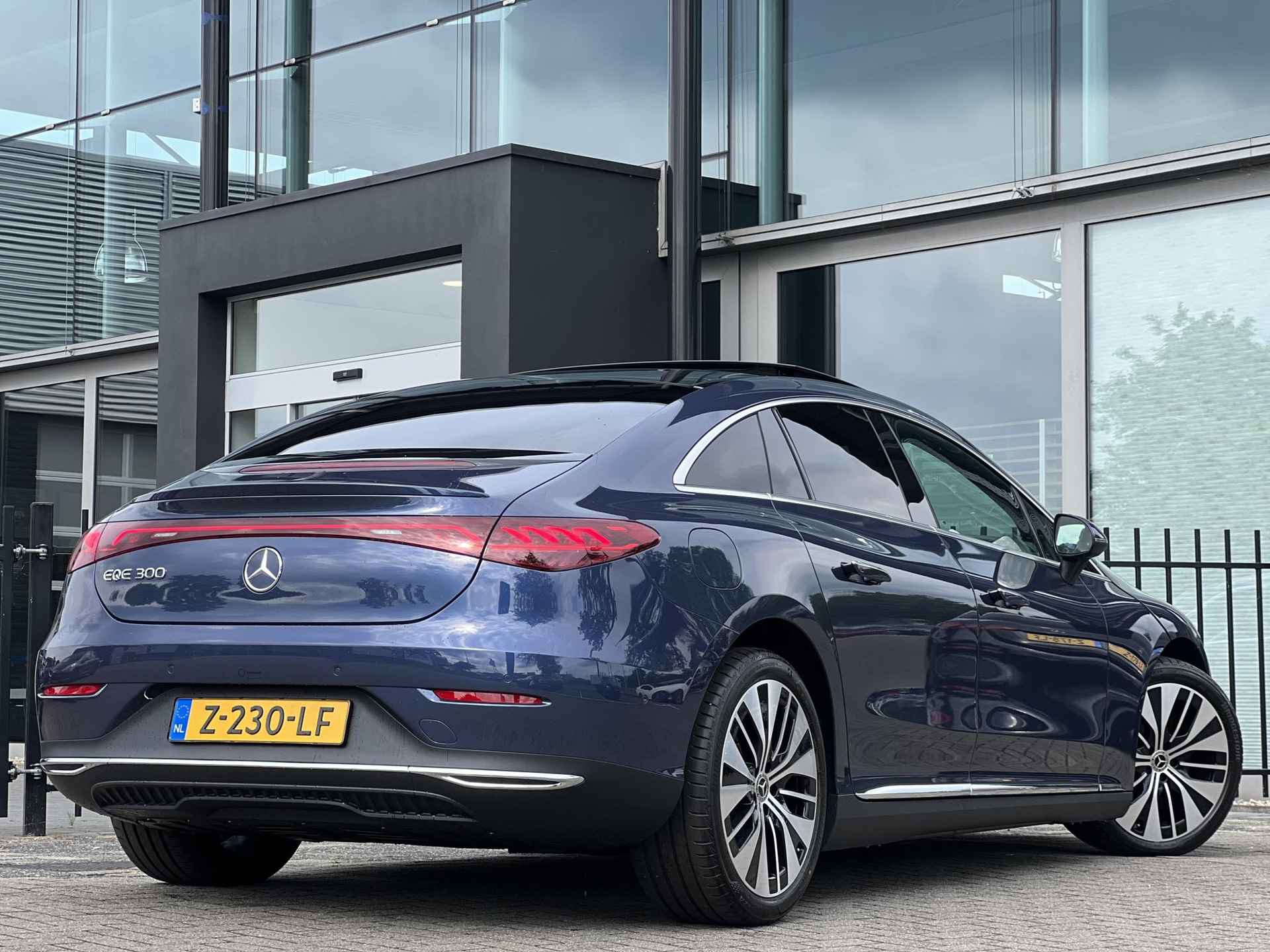 Mercedes-Benz EQE 300 Business Line 89 kWh Mercedes-Benz EQE 300 Business Edition Plus | Rij-Assist | Pano | Memory Zetels | 20 inch | Premium Sfeerverlichting | Apple Carplay/Android Auto - 4/27