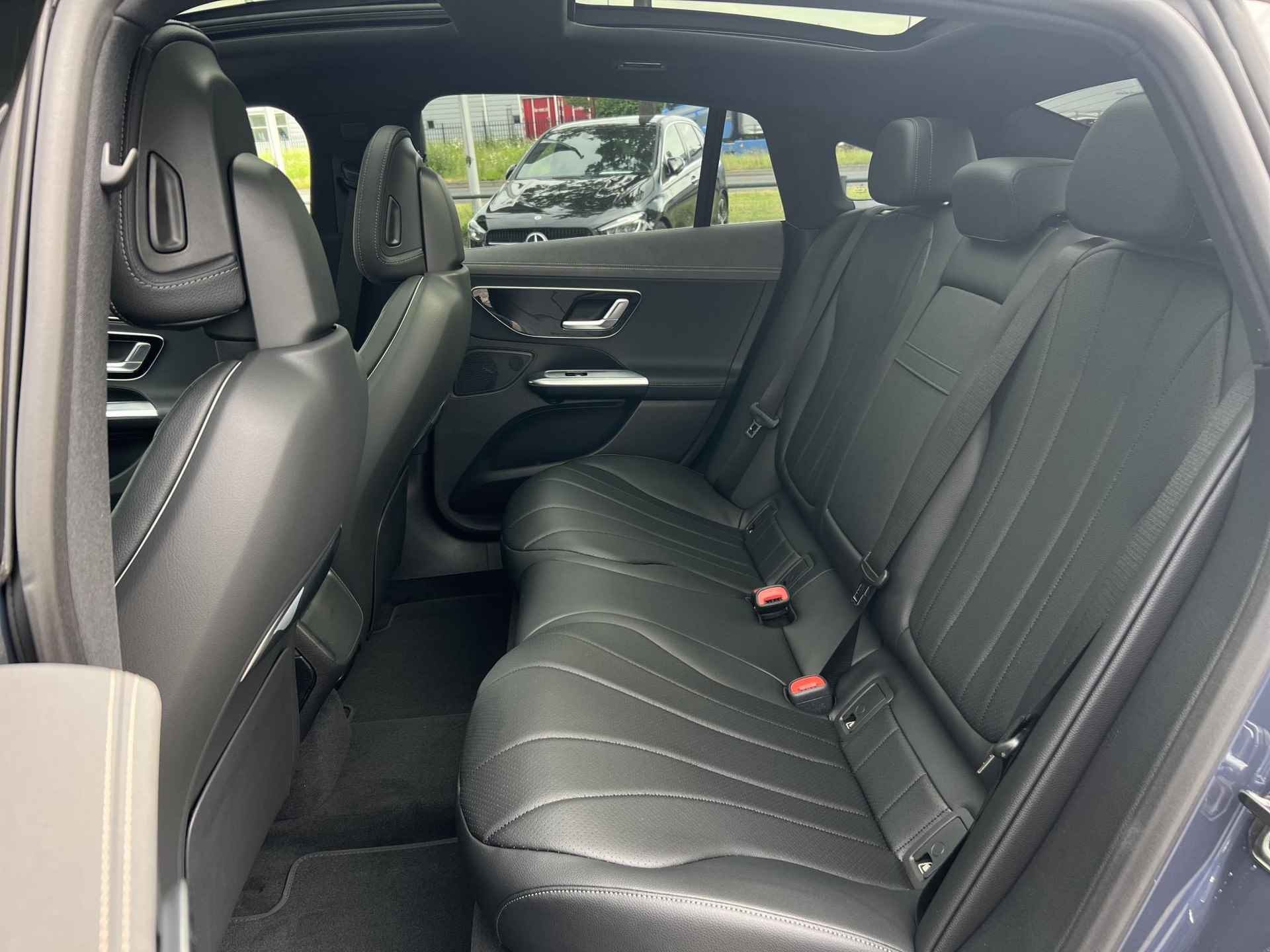 Mercedes-Benz EQE 300 Business Line 89 kWh Mercedes-Benz EQE 300 Business Edition Plus | Rij-Assist | Pano | Memory Zetels | 20 inch | Premium Sfeerverlichting | Apple Carplay/Android Auto - 15/27