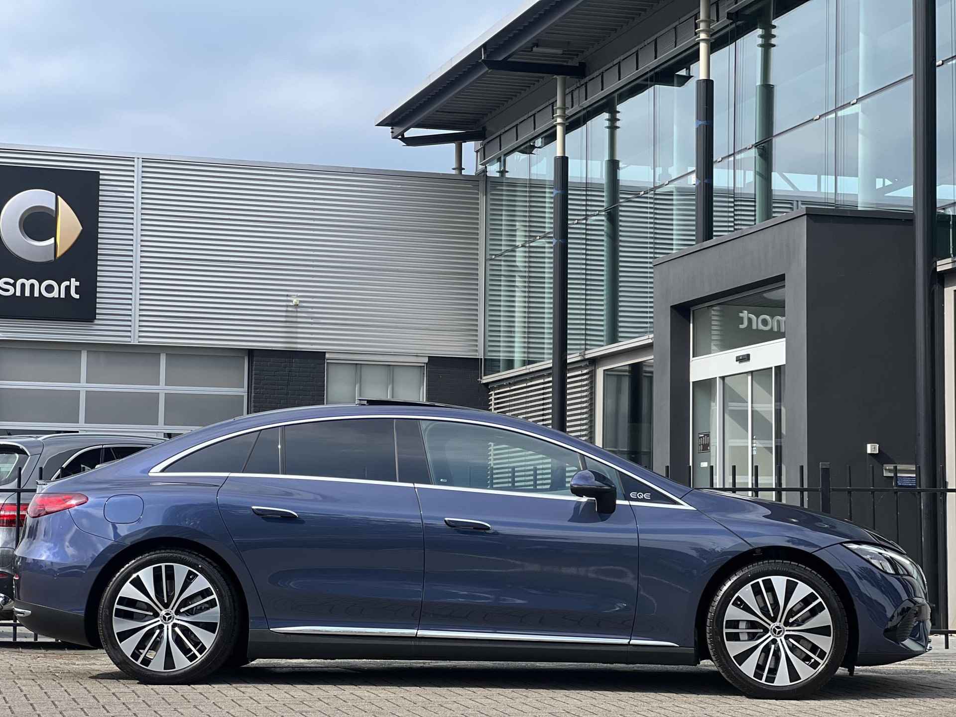 Mercedes-Benz EQE 300 Business Line 89 kWh Mercedes-Benz EQE 300 Business Edition Plus | Rij-Assist | Pano | Memory Zetels | 20 inch | Premium Sfeerverlichting | Apple Carplay/Android Auto - 20/27