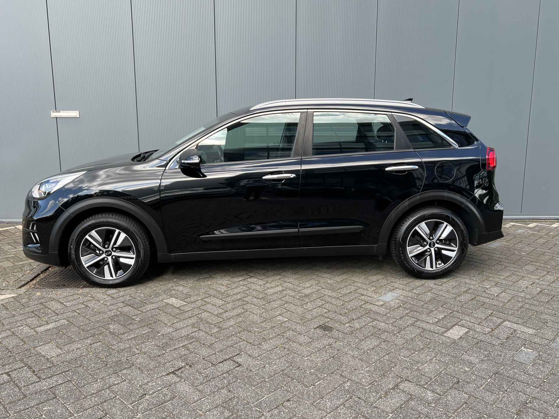 Kia Niro 1.6 Hybrid 140pk DynamicLine Automaat | Leder | Carplay | Camera | Climate | Navigatie | Parkeersensoren | Adapt. Cruisecontrol - 2/28