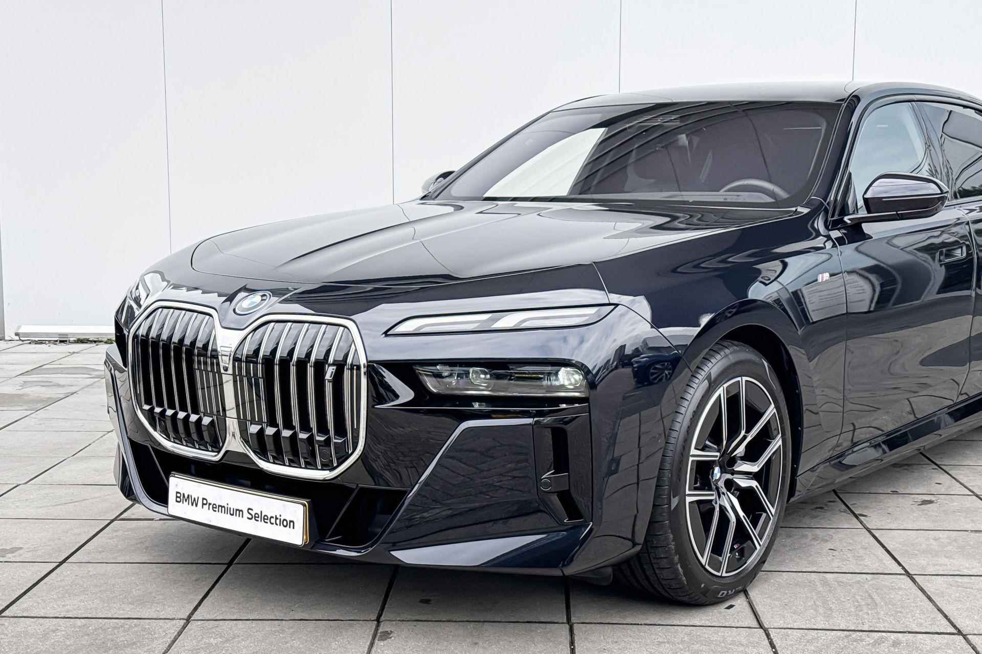 BMW i7 xDrive60 106 kWh Integrale Active Besturing / Panorama Skylounge / Zonnerol Gordijn / Getinte Ramen Achter / Stoelventilatie Voor & Achter / Multifunctionele Stoelen Achter / Massage Functie Voor & Achter / Driving Assistant Prof / Parking Assistant Prof / Warmte Comfort Pakket - 28/34