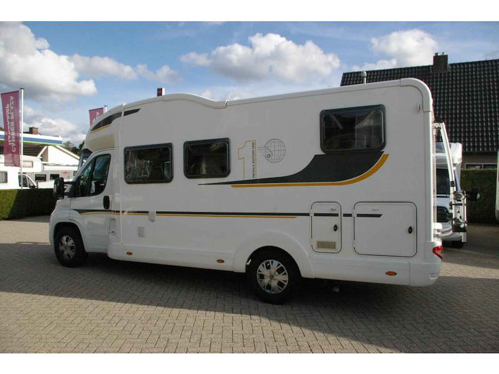 Eura Mobil Profila One 690 HB Dwars/Hef bed, XXL Garage - 5/15