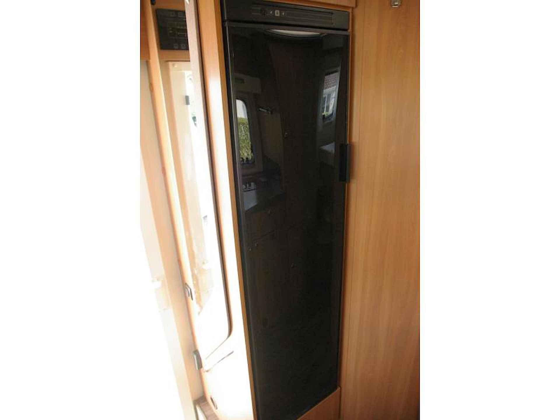 Eura Mobil Profila One 690 HB Dwars/Hef bed, XXL Garage - 12/15