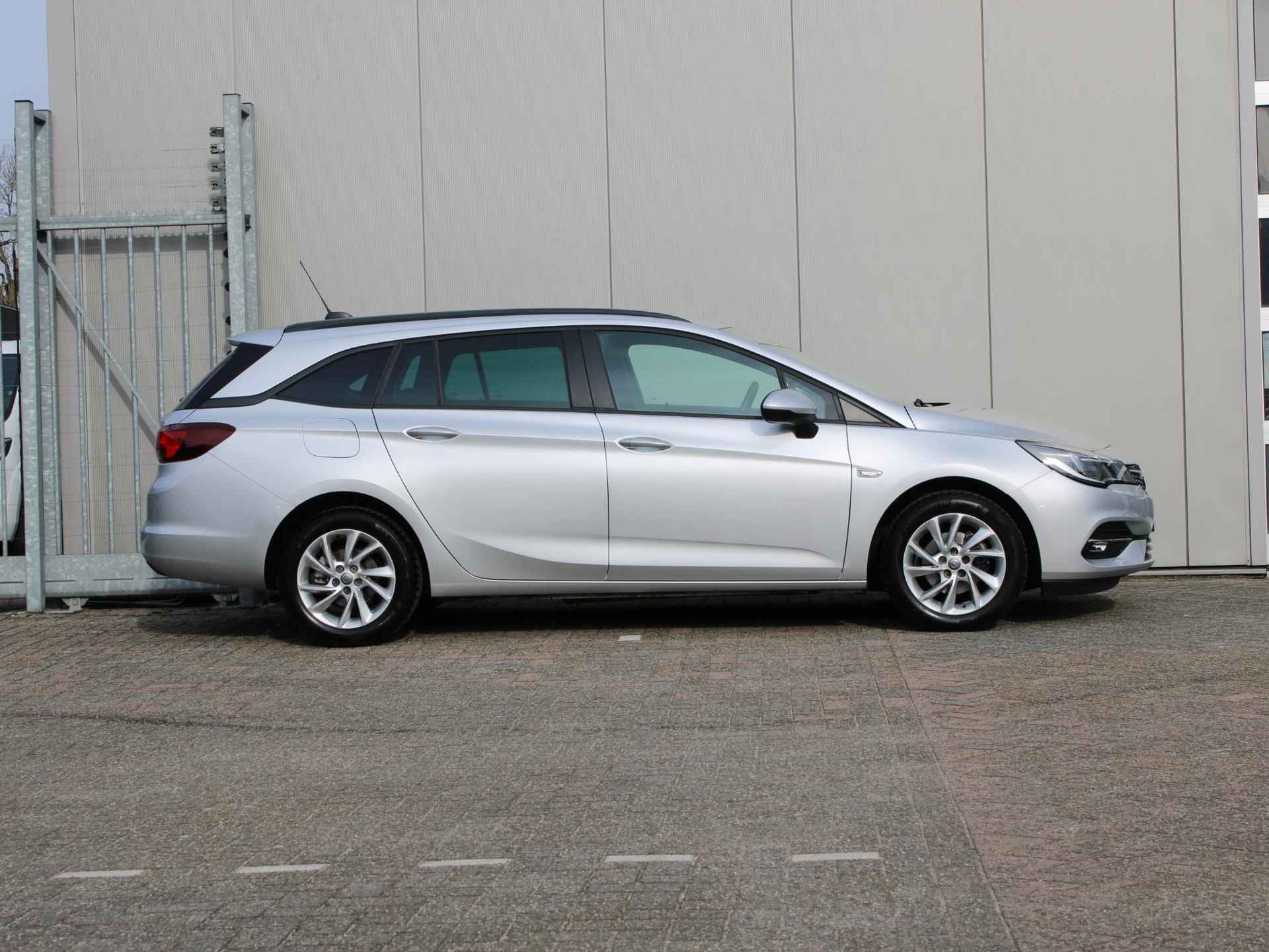 Opel Astra Sports Tourer 1.2 Business Edition | Navi / Camera / Climate - 8/24