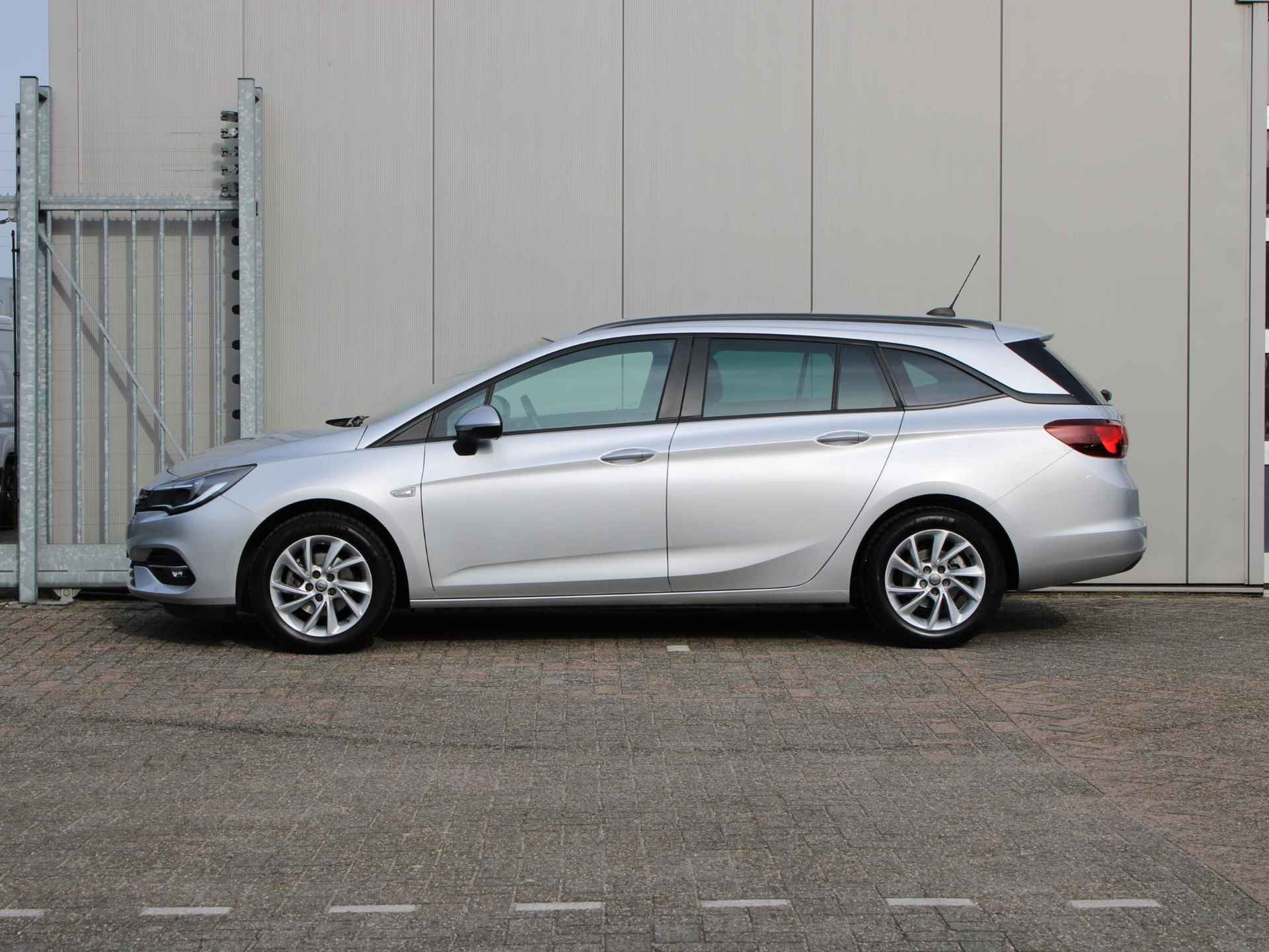 Opel Astra Sports Tourer 1.2 Business Edition | Navi / Camera / Climate - 12/24