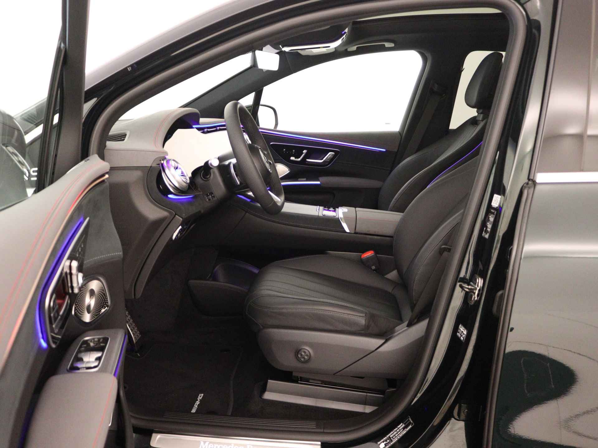 Mercedes-Benz EQS SUV 450 4MATIC AMG Line 7p 108 kWh | Premium Plus pakket | Burmester® 3D-Surround sound system | Trekhaak | USB-pakket plus | Rij-assistentiepakket Plus | ENERGIZING-pakket | Stoelventilatie/-verwarming voorstoelen | - 17/40