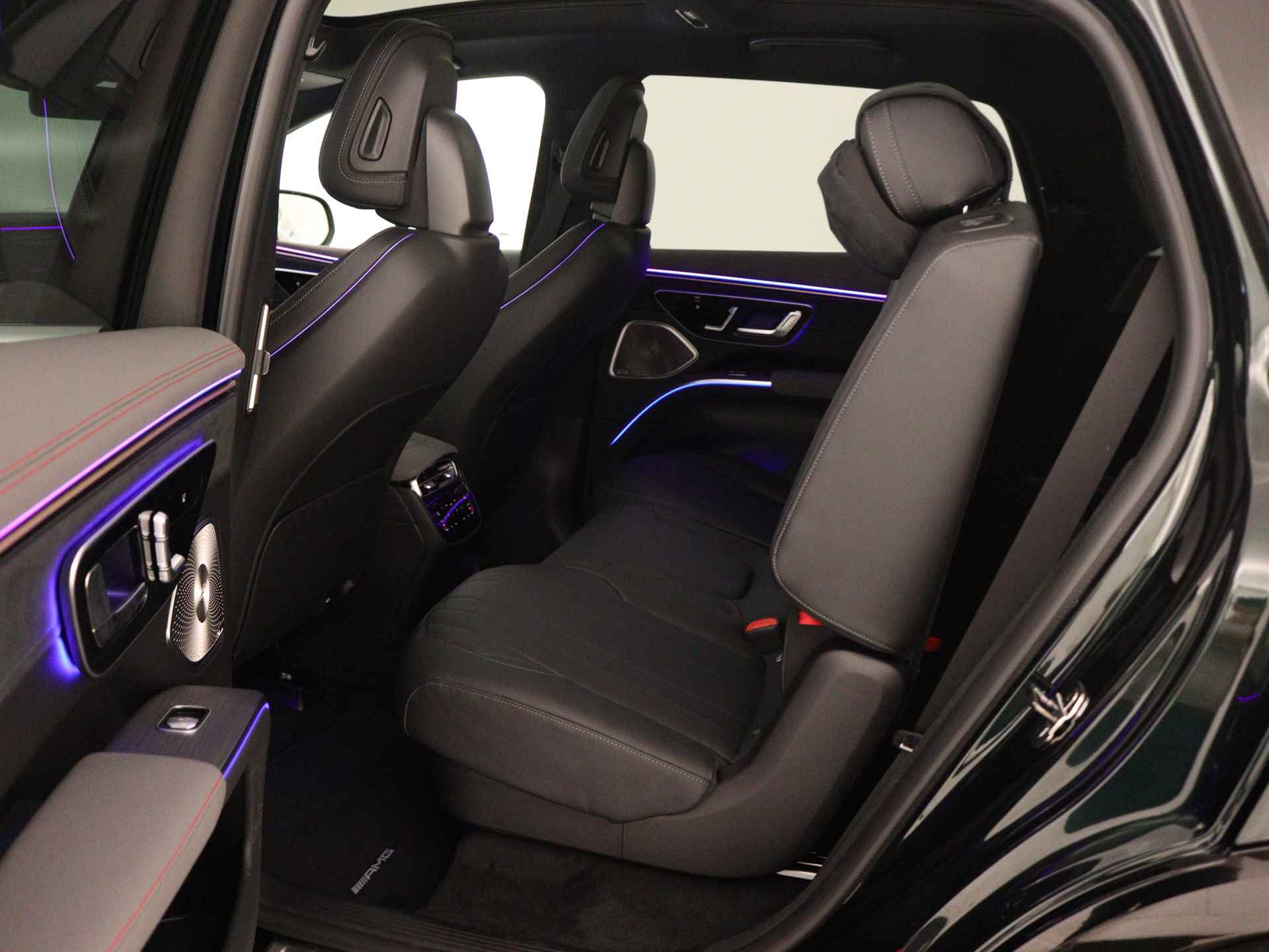 Mercedes-Benz EQS SUV 450 4MATIC AMG Line 7p 108 kWh | Premium Plus pakket | Burmester® 3D-Surround sound system | Trekhaak | USB-pakket plus | Rij-assistentiepakket Plus | ENERGIZING-pakket | Stoelventilatie/-verwarming voorstoelen | - 18/40