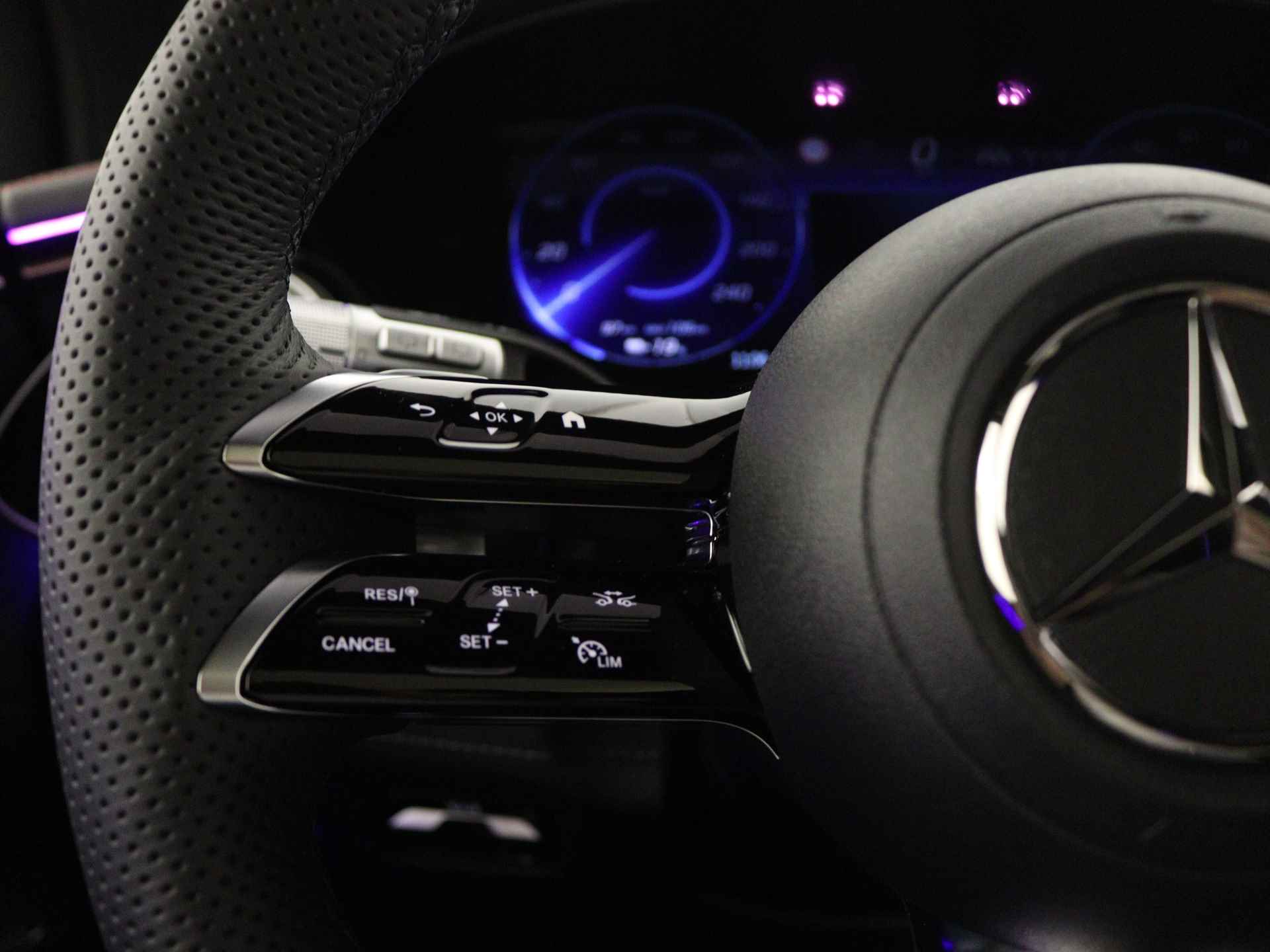 Mercedes-Benz EQS SUV 450 4MATIC AMG Line 7p 108 kWh | Premium Plus pakket | Burmester® 3D-Surround sound system | Trekhaak | USB-pakket plus | Rij-assistentiepakket Plus | ENERGIZING-pakket | Stoelventilatie/-verwarming voorstoelen | - 20/40
