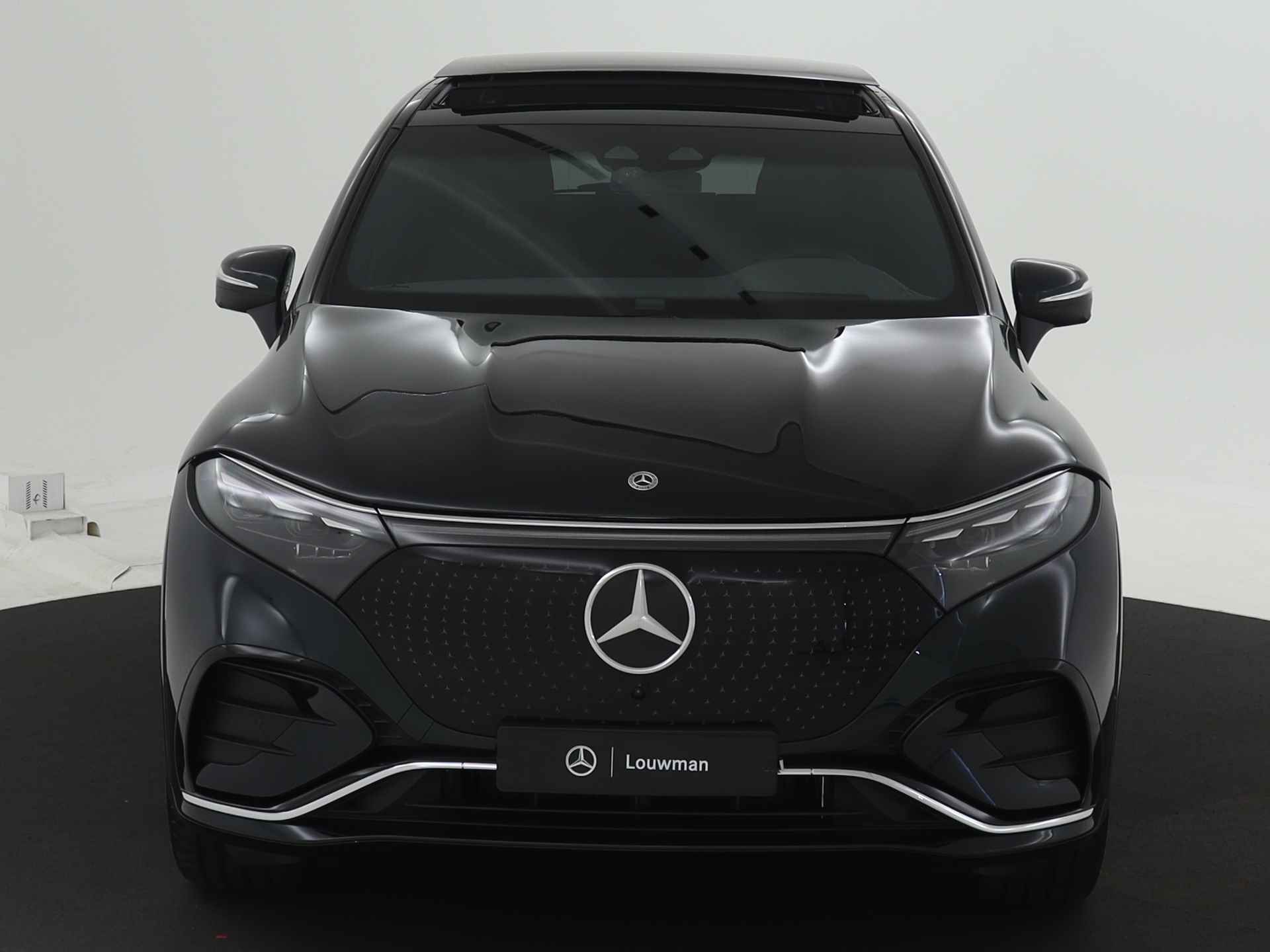 Mercedes-Benz EQS SUV 450 4MATIC AMG Line 7p 108 kWh | Premium Plus pakket | Burmester® 3D-Surround sound system | Trekhaak | USB-pakket plus | Rij-assistentiepakket Plus | ENERGIZING-pakket | Stoelventilatie/-verwarming voorstoelen | - 24/40