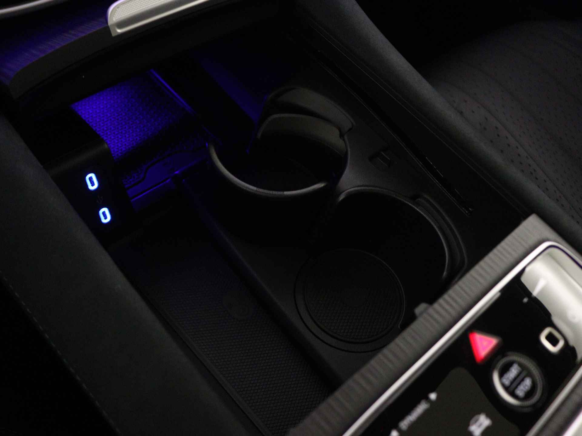 Mercedes-Benz EQS SUV 450 4MATIC AMG Line 7p 108 kWh | Premium Plus pakket | Burmester® 3D-Surround sound system | Trekhaak | USB-pakket plus | Rij-assistentiepakket Plus | ENERGIZING-pakket | Stoelventilatie/-verwarming voorstoelen | - 32/40