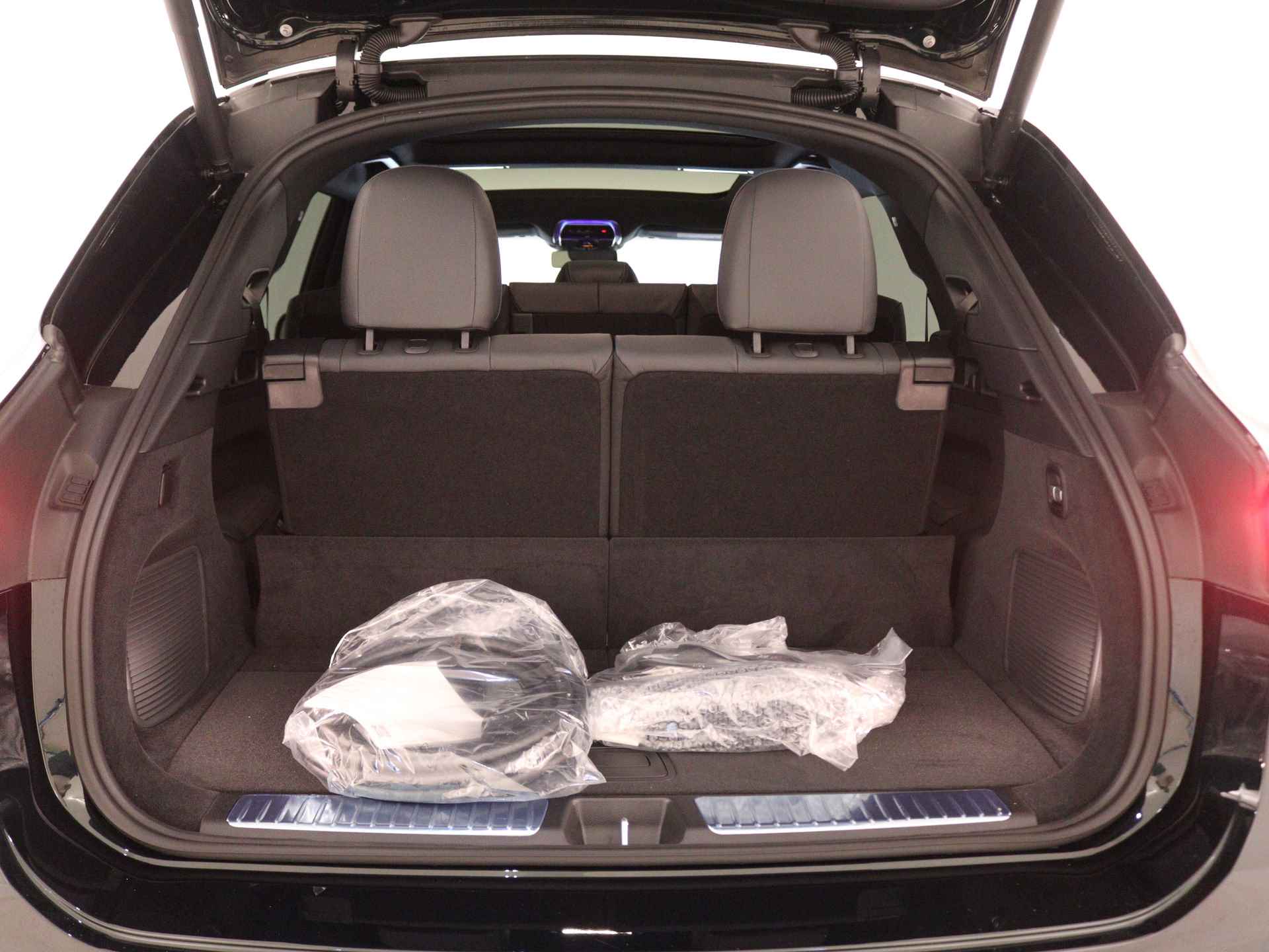 Mercedes-Benz EQS SUV 450 4MATIC AMG Line 7p 108 kWh | Premium Plus pakket | Burmester® 3D-Surround sound system | Trekhaak | USB-pakket plus | Rij-assistentiepakket Plus | ENERGIZING-pakket | Stoelventilatie/-verwarming voorstoelen | - 34/40