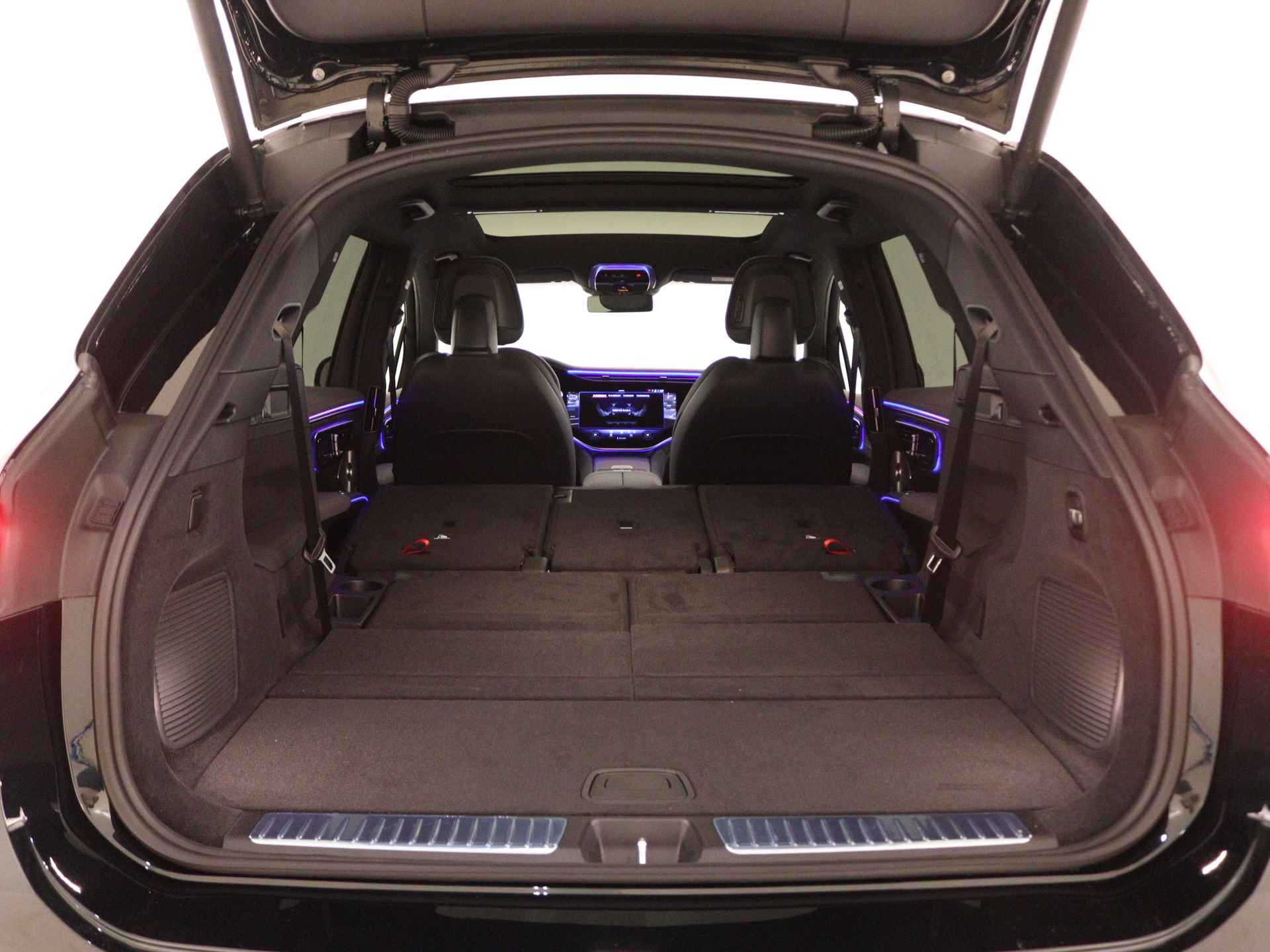 Mercedes-Benz EQS SUV 450 4MATIC AMG Line 7p 108 kWh | Premium Plus pakket | Burmester® 3D-Surround sound system | Trekhaak | USB-pakket plus | Rij-assistentiepakket Plus | ENERGIZING-pakket | Stoelventilatie/-verwarming voorstoelen | - 35/40