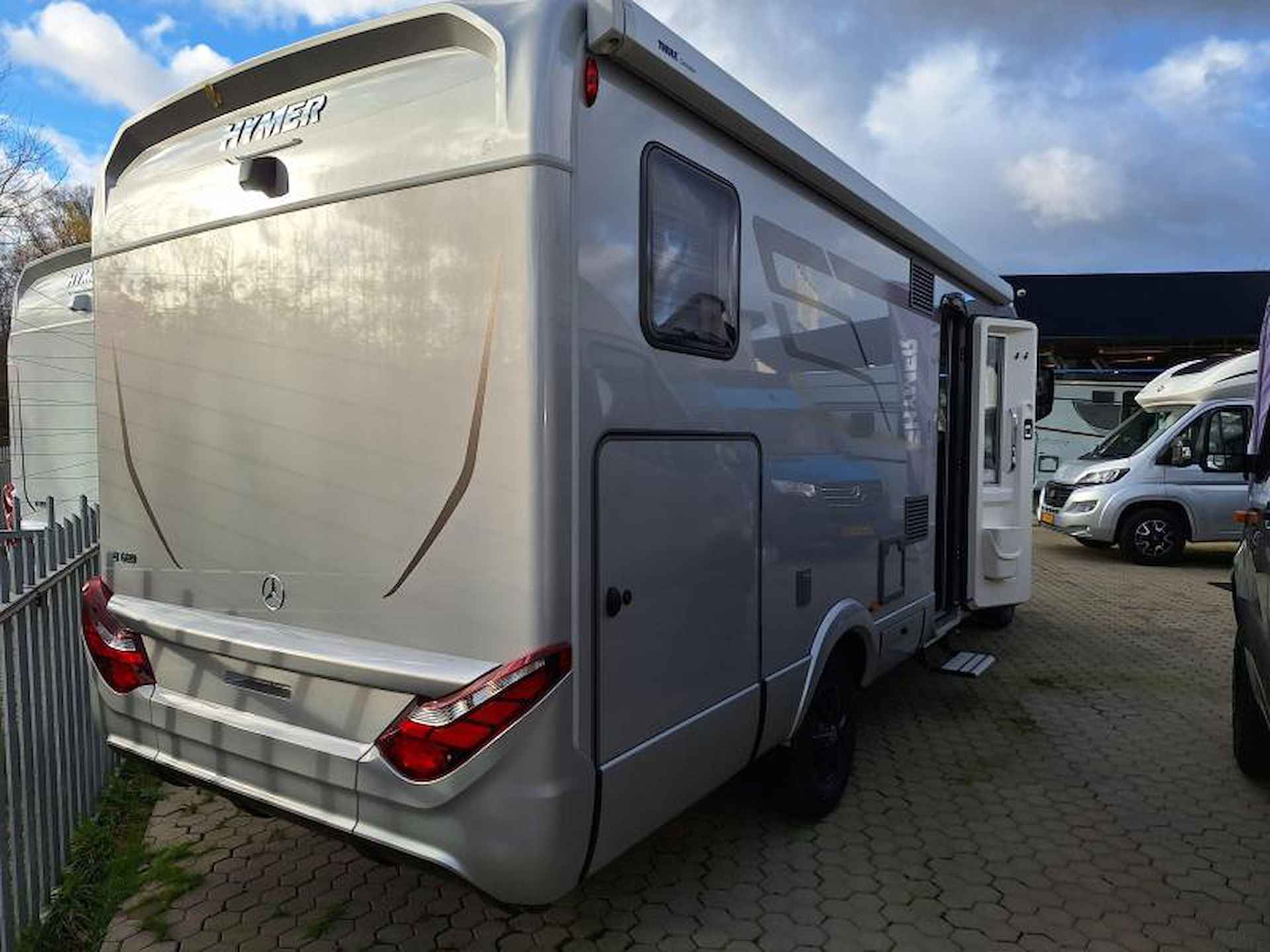 Hymer BMC-I 680 - AUTOMAAT - NOCE COGNAC - 3/25