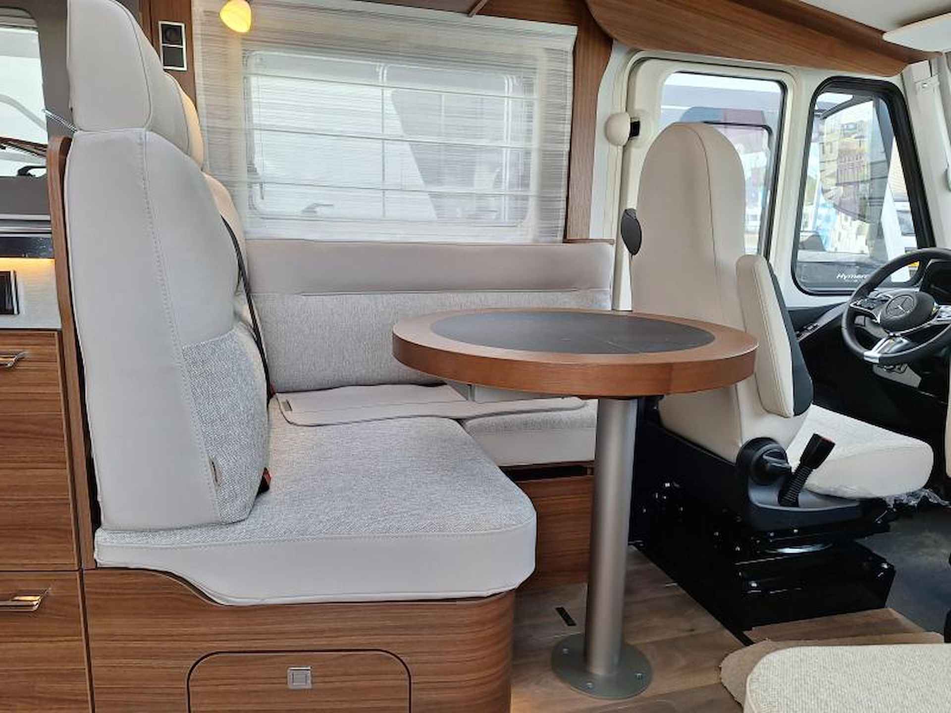 Hymer BMC-I 680 - AUTOMAAT - NOCE COGNAC - 6/25