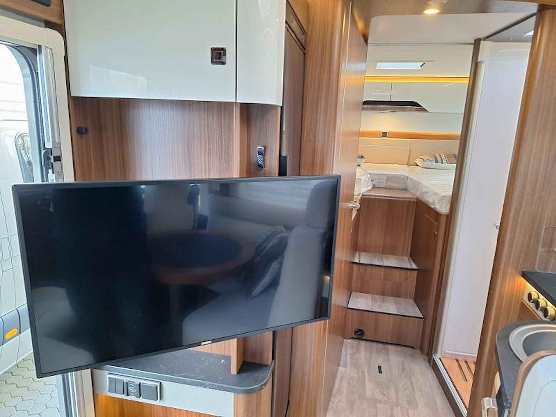 Hymer BMC-I 680 - AUTOMAAT - NOCE COGNAC - 8/25