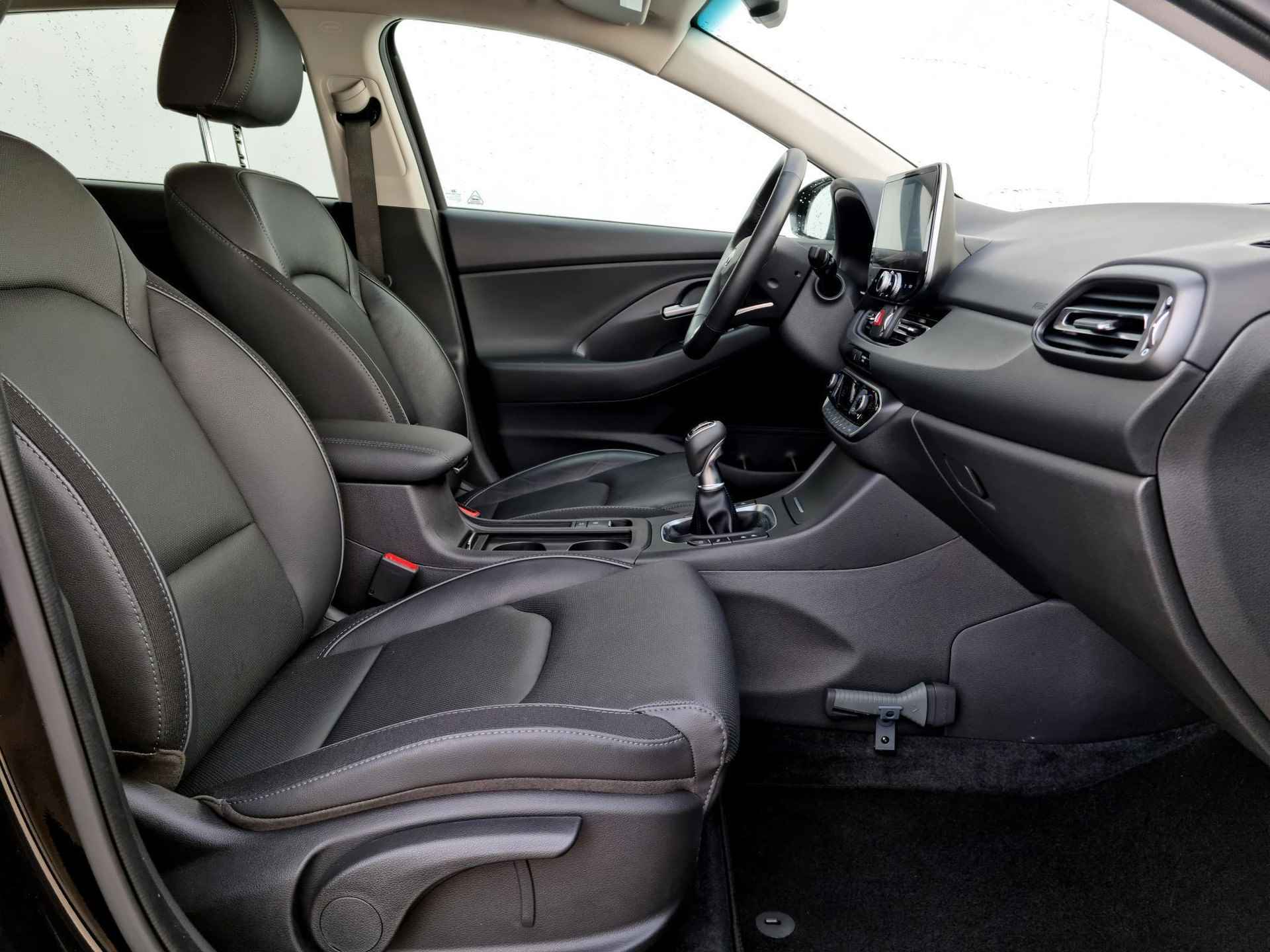 Hyundai i30 Wagon 1.5 T-GDi MHEV Premium / Private Lease Vanaf €629,- / - 39/45