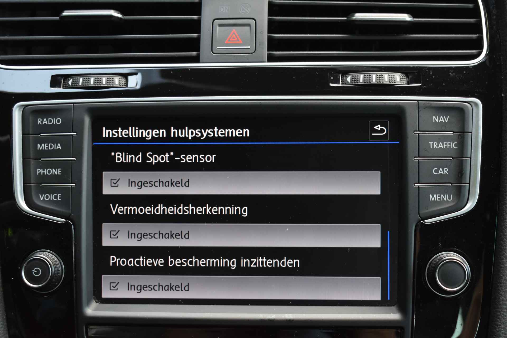 Volkswagen GOLF Variant 2.0 TSI R 4Motion 301 PK | NL-Auto | Carplay | Camera | Keyless | Leder | DAB | Afn.haak | Xenon - 24/76