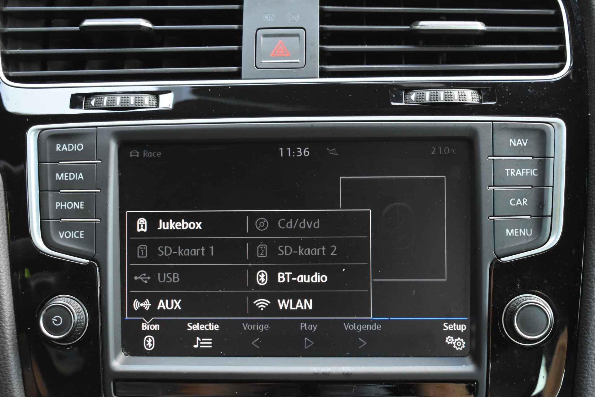 Volkswagen GOLF Variant 2.0 TSI R 4Motion 301 PK | NL-Auto | Carplay | Camera | Keyless | Leder | DAB | Afn.haak | Xenon - 62/76