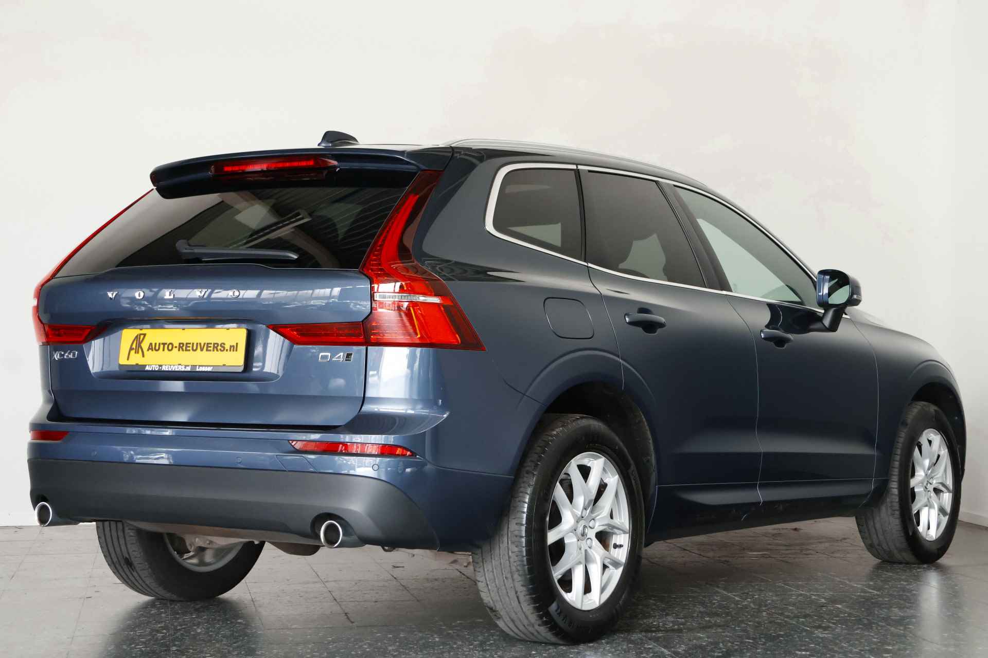 Volvo XC60 2.0 D4 AWD Momentum / Panorama / HarmanKardon / Carplay / Navi - 2/30