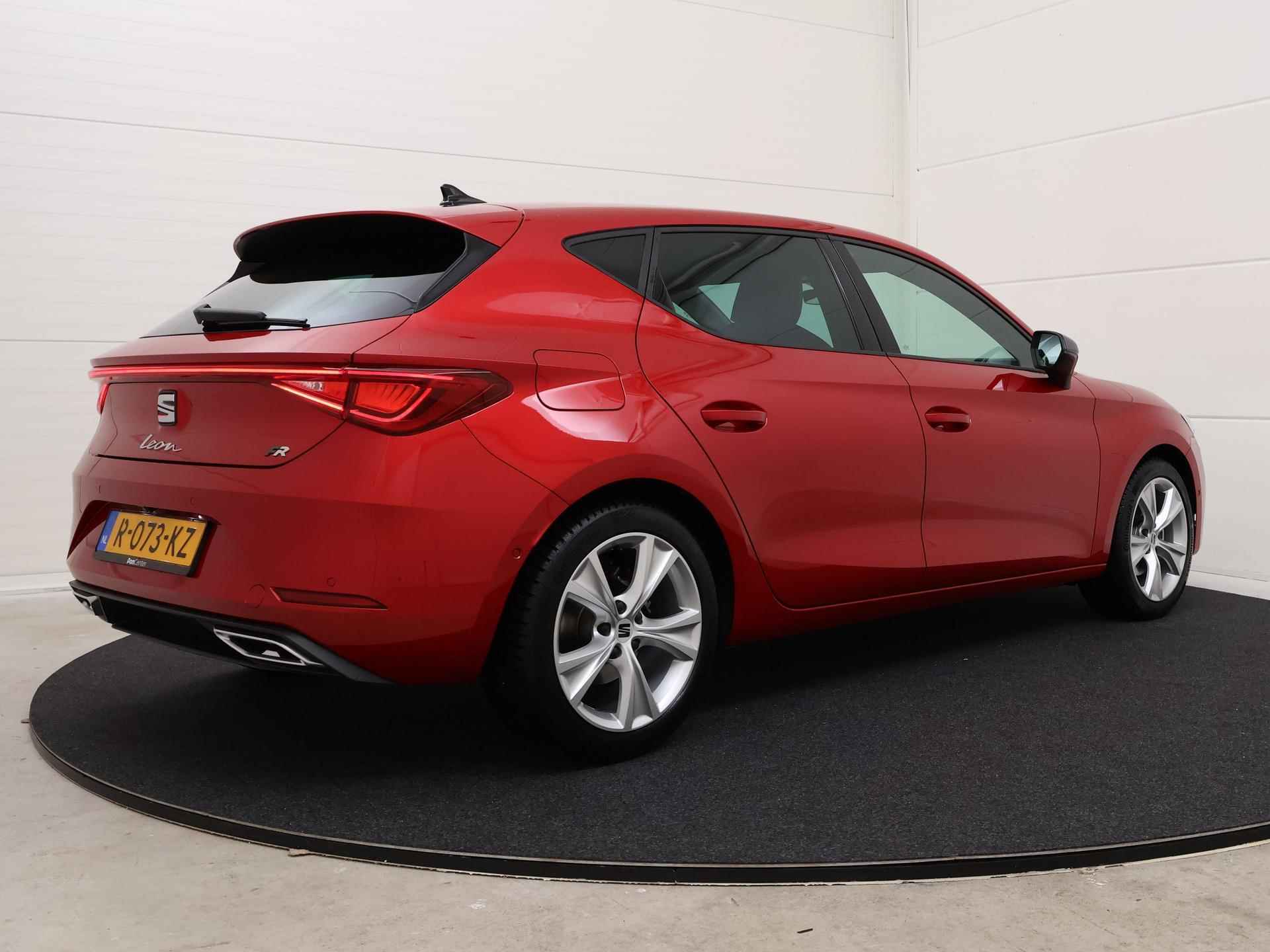 SEAT Leon 1.0 eTSI 110 PK DSG FR Business Intense | Apple CarPlay | Camera | ACC | LED | Getint Glas | Navi | - 5/15