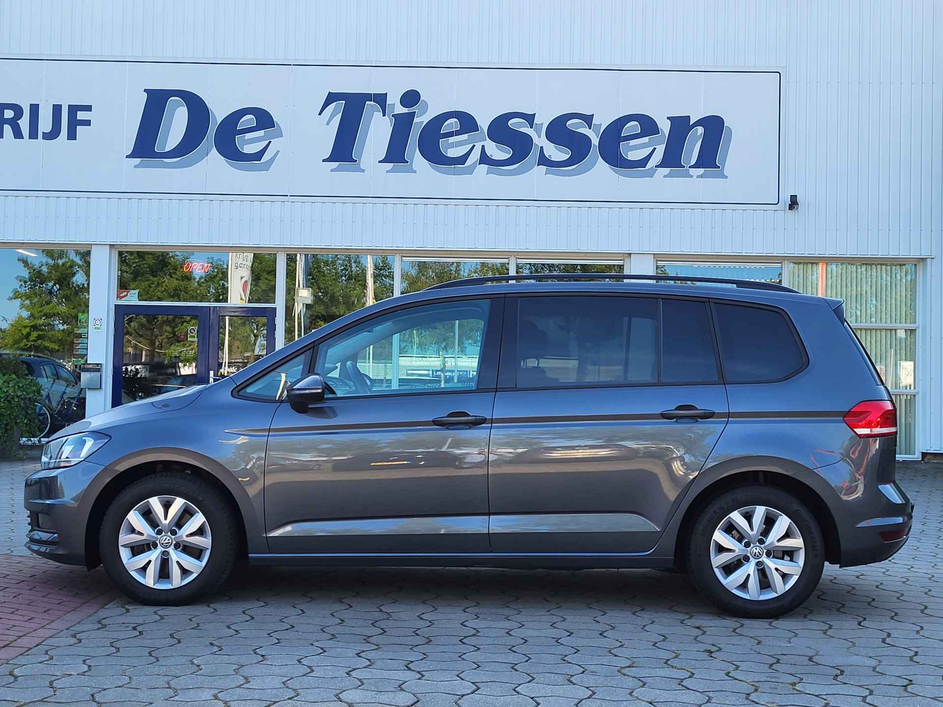 Volkswagen Touran 1.0 TSI 116PK Comfortline 7p, App connect, Adaptive cruise, Trekhaak, Rijklaar met beurt & garantie! - 4/35