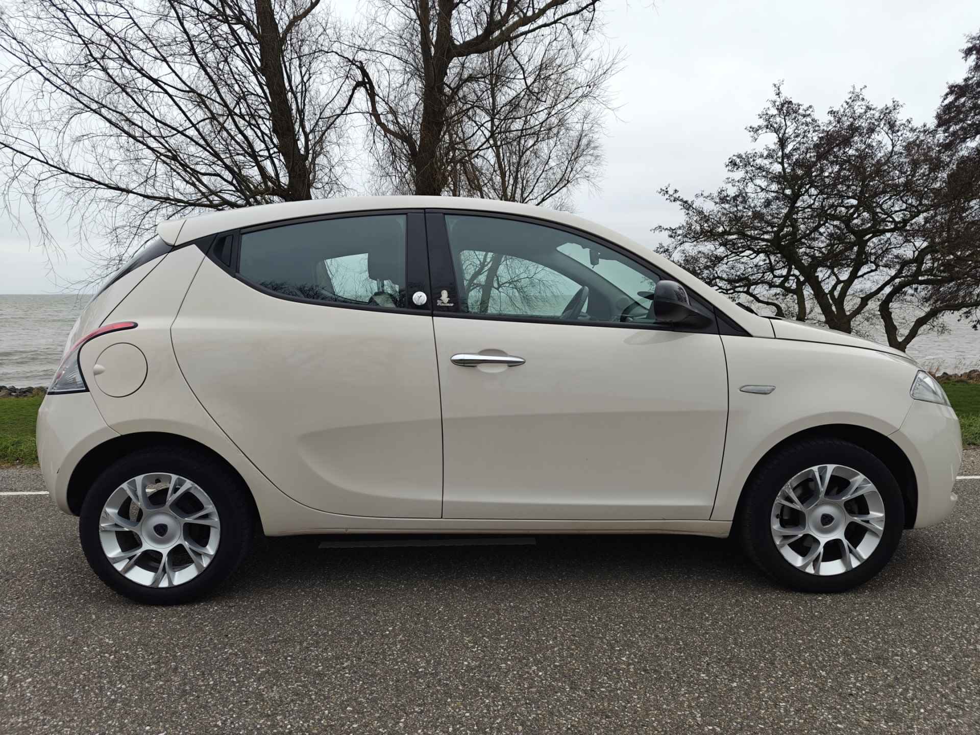 Lancia Ypsilon 0.9 TwinAir Opening Edition | Automaat - 12/36