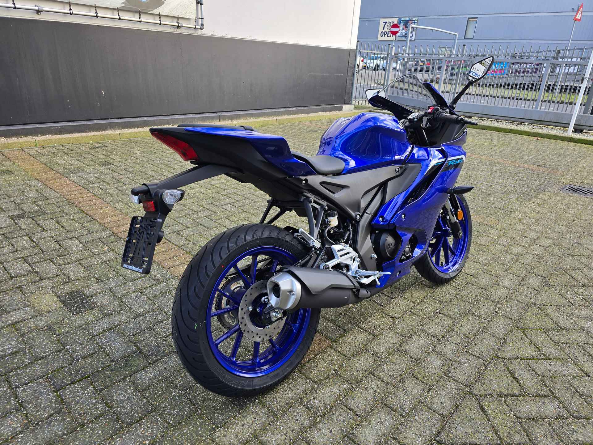 Yamaha YZF R 125 - 4/22