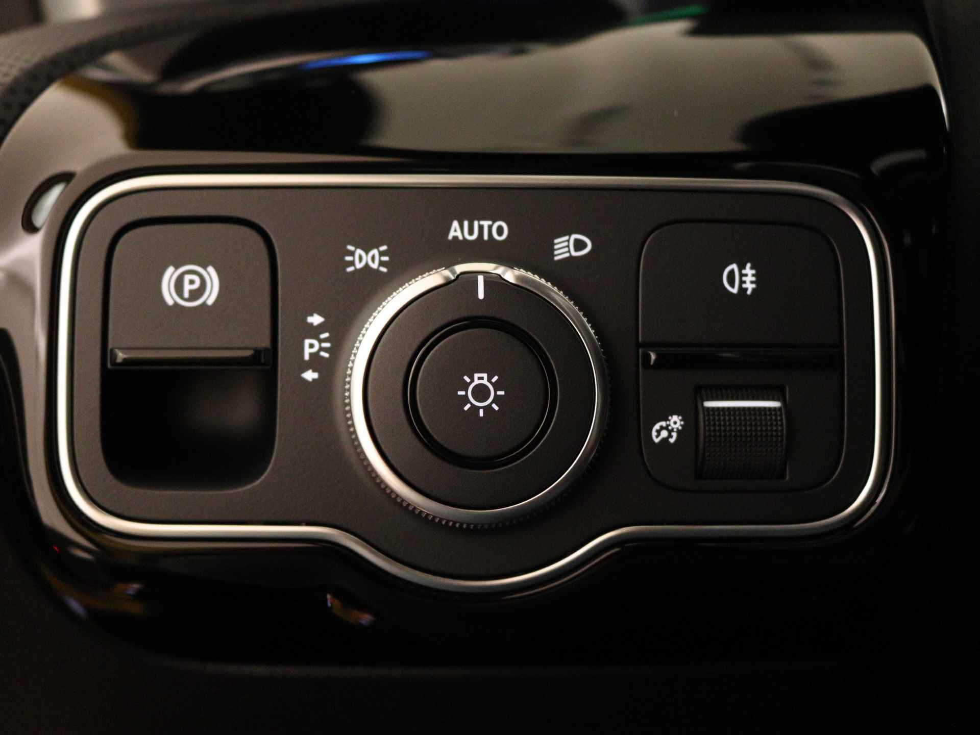 Mercedes-Benz A-Klasse A35 AMG 4MATIC | AMG Nightpakket | Smartphone-integratie | AMG Aerodynamica pakket | Panoramaschuifdak | Burmester surround sound system | Extra USB-poorten | Sfeerverlichting | - 6/40