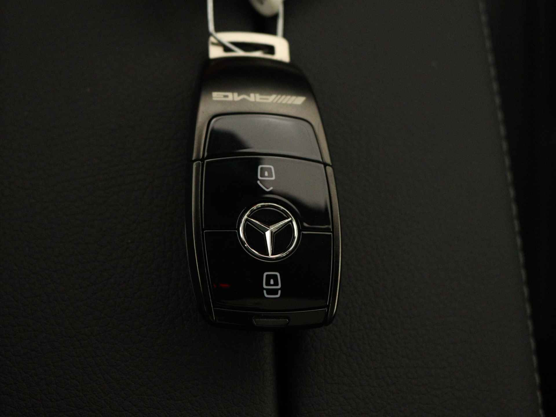 Mercedes-Benz A-Klasse A35 AMG 4MATIC | AMG Nightpakket | Smartphone-integratie | AMG Aerodynamica pakket | Panoramaschuifdak | Burmester surround sound system | Extra USB-poorten | Sfeerverlichting | - 11/40