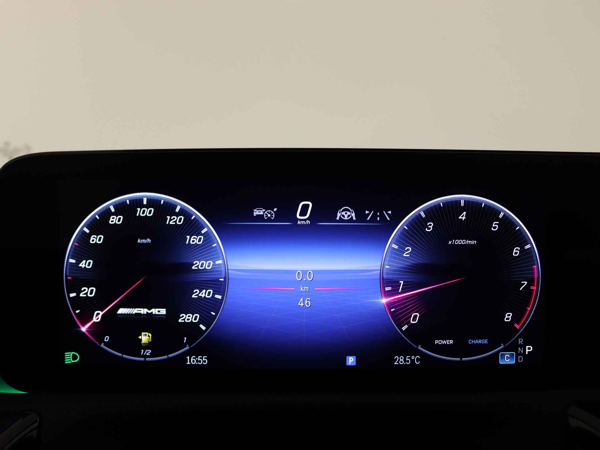 Mercedes-Benz A-Klasse A35 AMG 4MATIC | AMG Nightpakket | Smartphone-integratie | AMG Aerodynamica pakket | Panoramaschuifdak | Burmester surround sound system | Extra USB-poorten | Sfeerverlichting | - 29/40