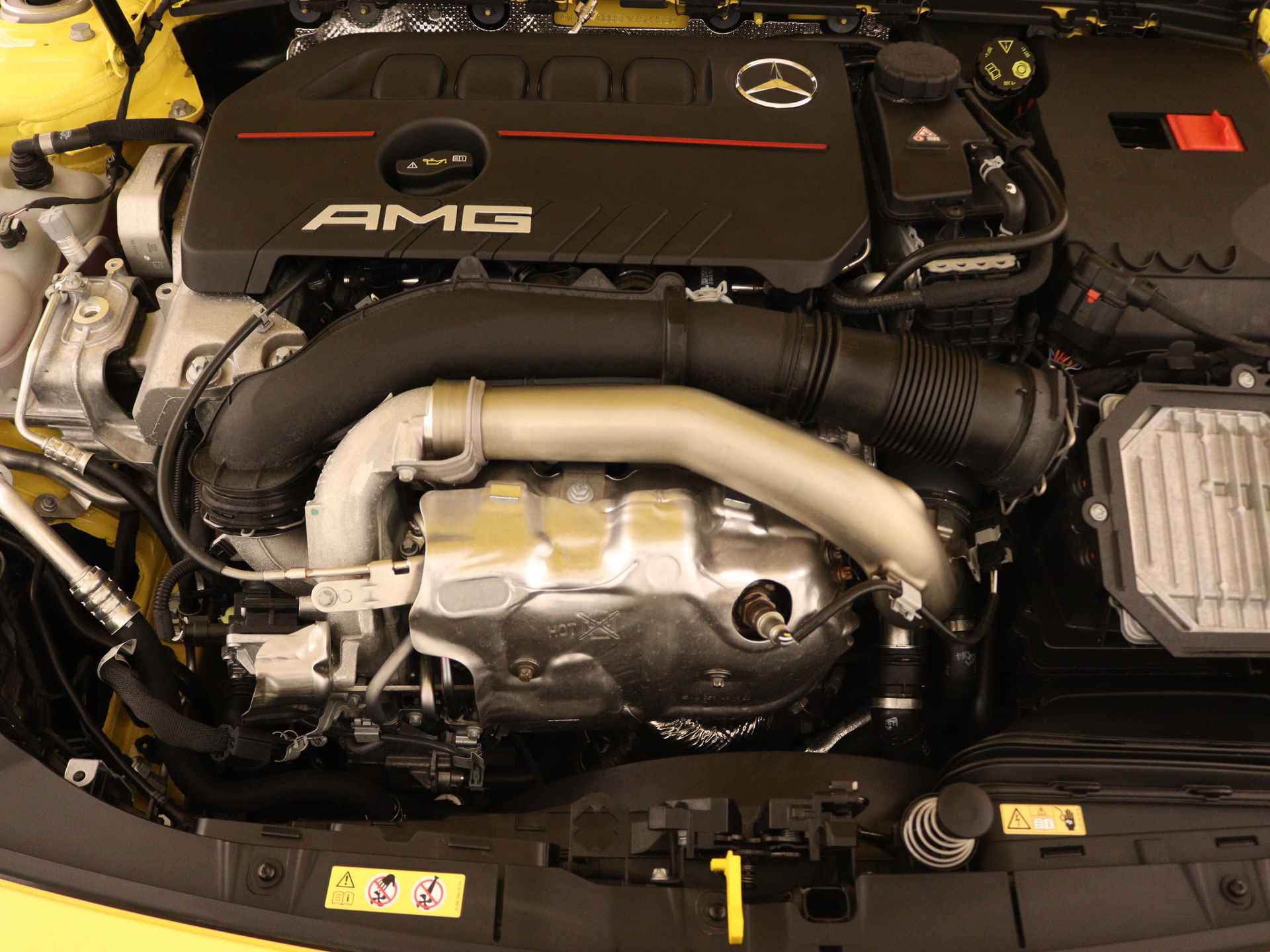 Mercedes-Benz A-Klasse A35 AMG 4MATIC | AMG Nightpakket | Smartphone-integratie | AMG Aerodynamica pakket | Panoramaschuifdak | Burmester surround sound system | Extra USB-poorten | Sfeerverlichting | - 38/40