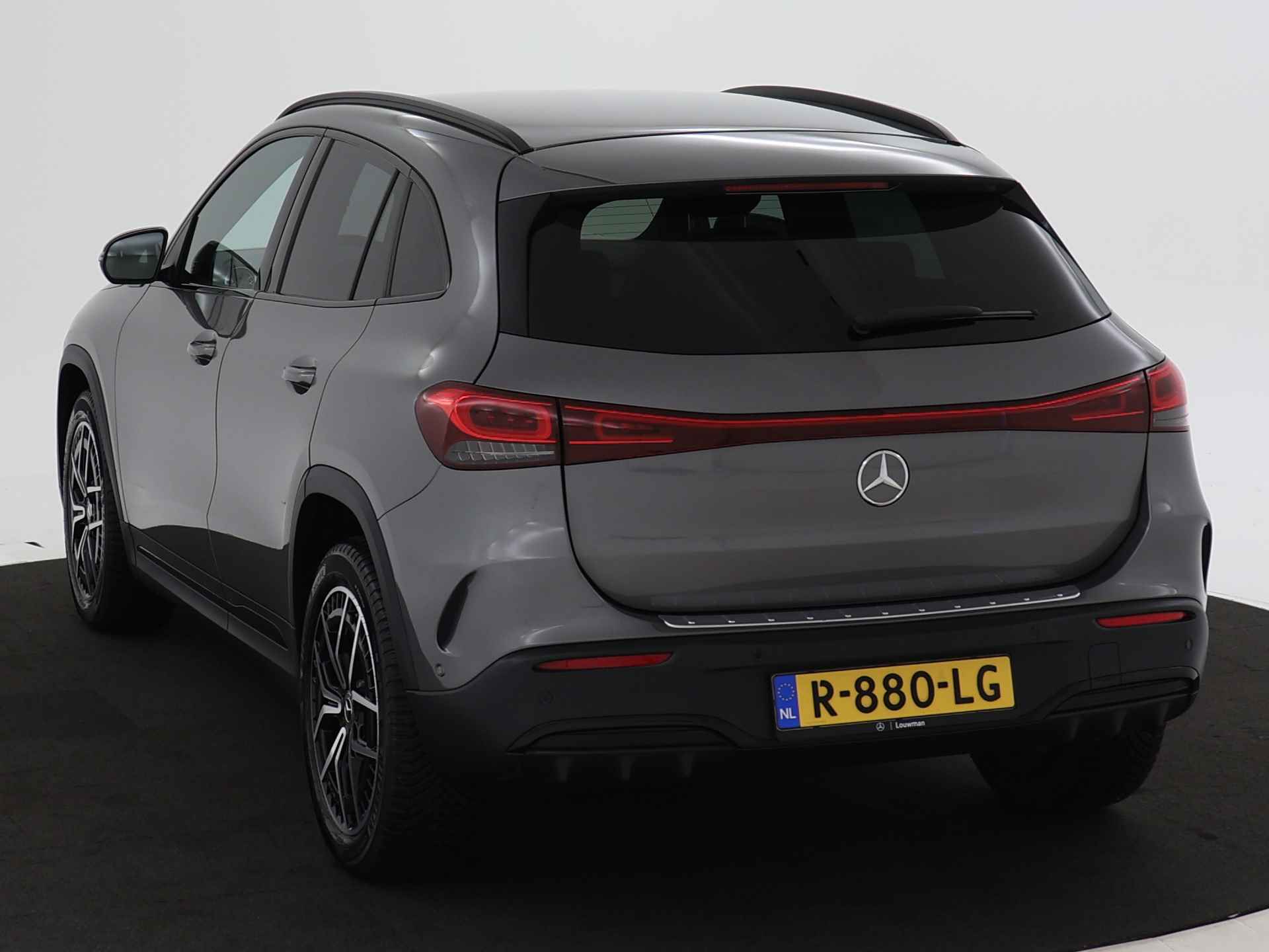 Mercedes-Benz EQA 250 AMG Line 67 kWh | Achteruitrijcamera | Nightpakket | Sfeerverlichting | Apple Carplay | Inclusief 24 maanden MB Certified garantie voor Europa. - 17/44