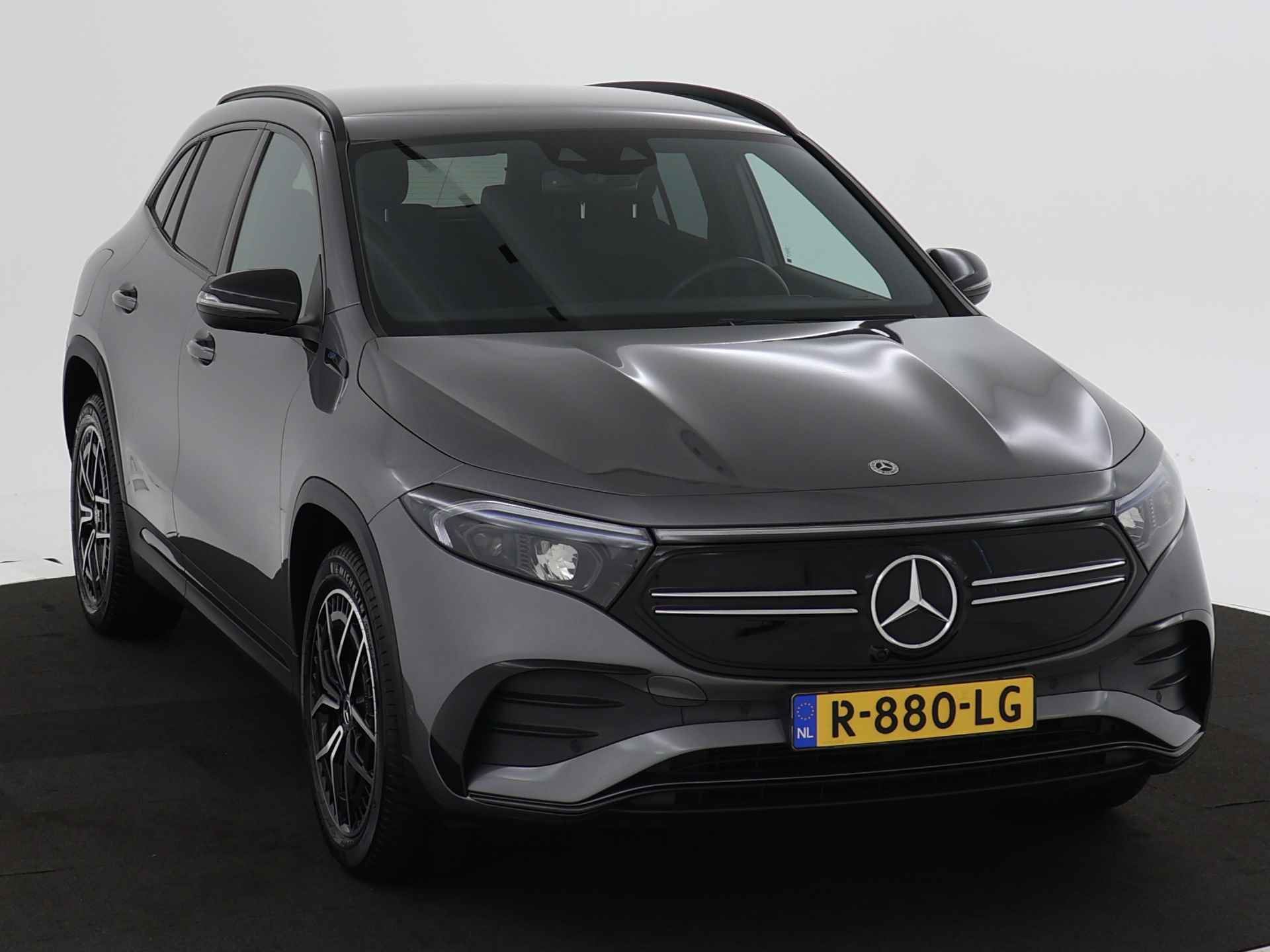 Mercedes-Benz EQA 250 AMG Line 67 kWh | Achteruitrijcamera | Nightpakket | Sfeerverlichting | Apple Carplay | Inclusief 24 maanden MB Certified garantie voor Europa. - 28/44