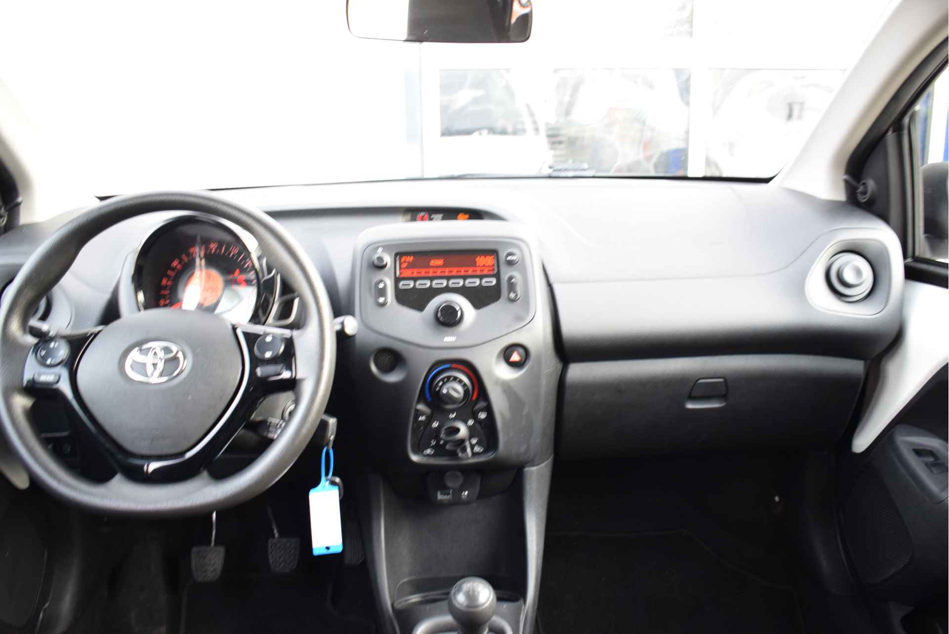 Toyota Aygo 1.0 VVT-i x-fun *Airco - Bluetooth - Limiter* - 8/35