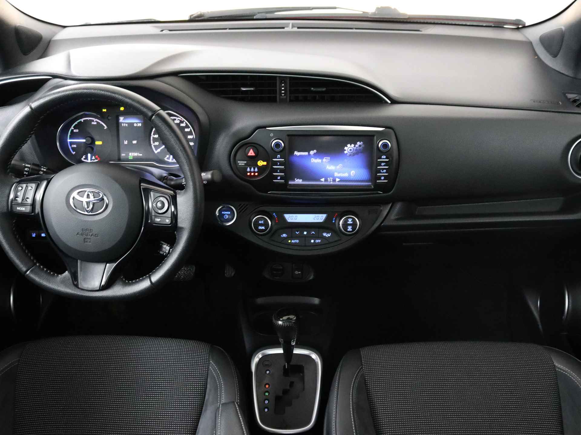 Toyota Yaris 1.5 Hybrid Premium Limited | Camera | Panoramadak | LM velgen | Half leder | - 6/41