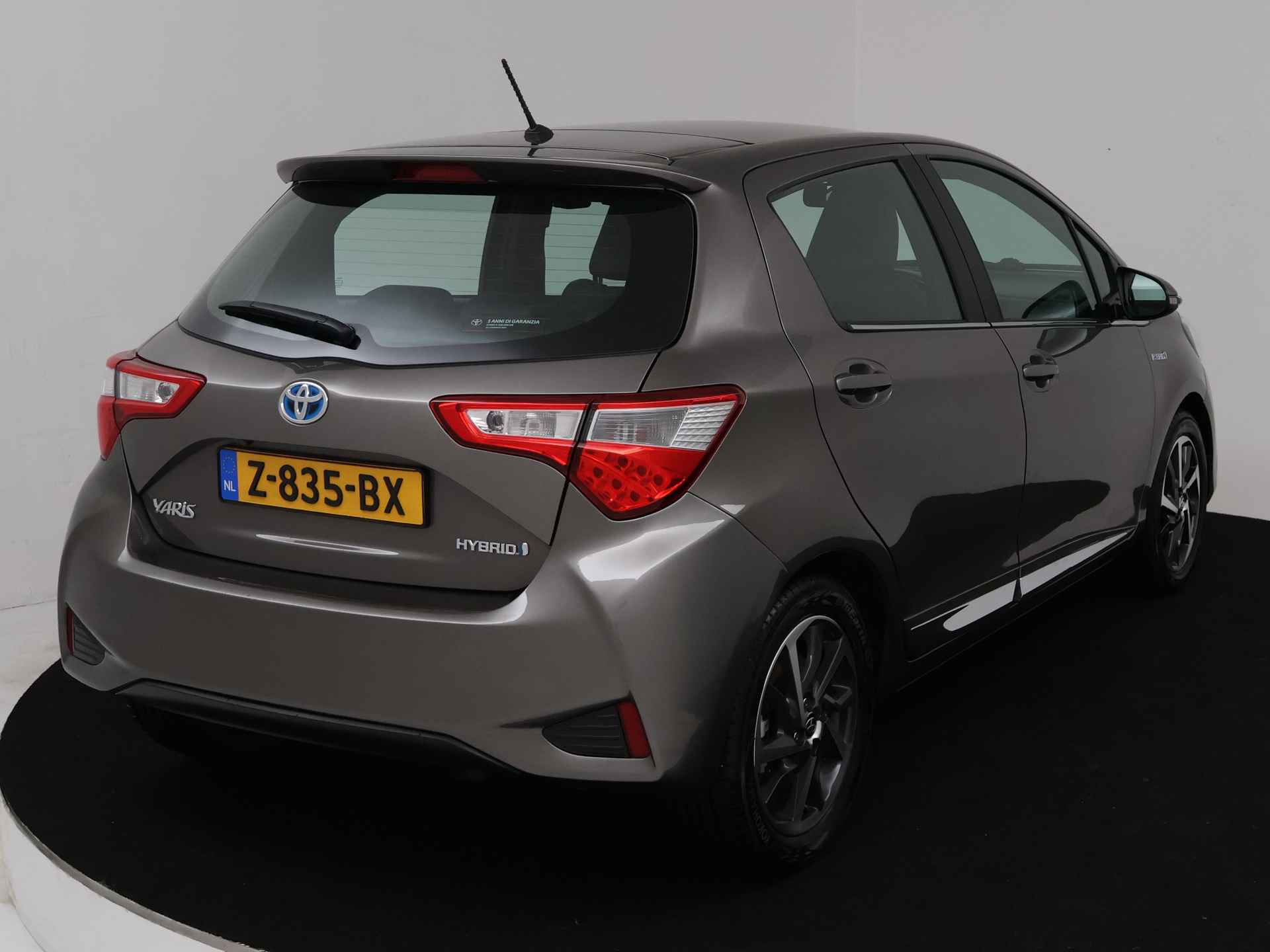 Toyota Yaris 1.5 Hybrid Premium Limited | Camera | Panoramadak | LM velgen | Half leder | - 17/41