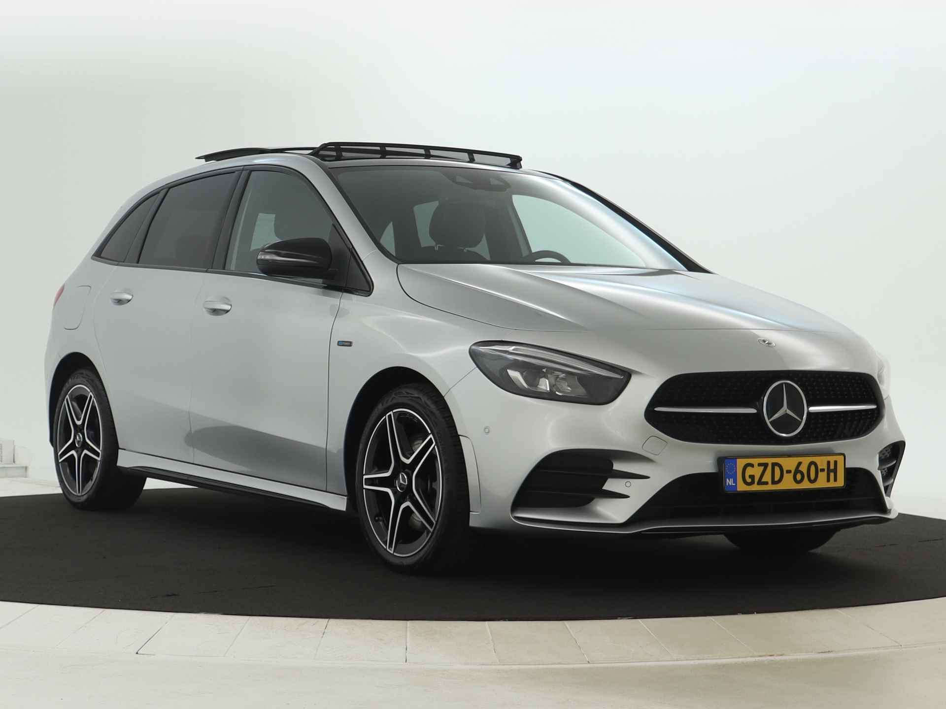 Mercedes-Benz B-Klasse 250 e AMG Plug-In Hybride | AMG Styling | Night Pakket | Panorama Schuif-Kanteldak | Distronic | Inclusief 24 maanden MB Certified garantie voor Europa. - 3/51