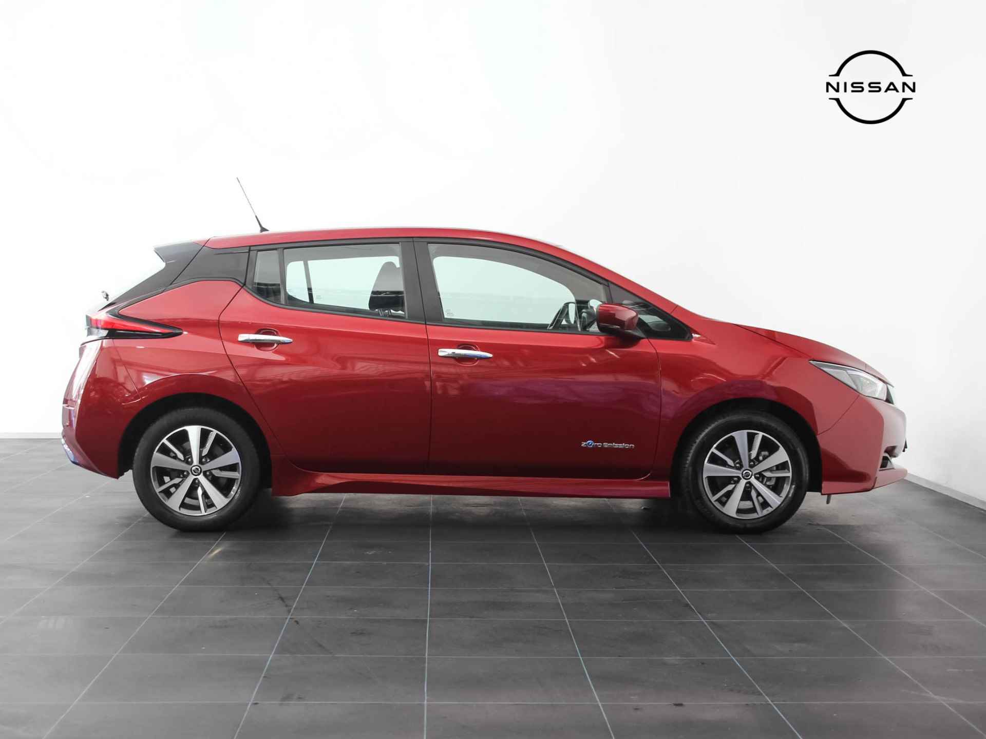 Nissan LEAF Acenta 40 kWh *€2.000 SUBSIDIE MOGELIJK!* | Navigatie | Camera | Stuur- + Stoelverwarming | Apple Carplay/Android Auto | Dodehoek | Rijklaarprijs! - 3/29