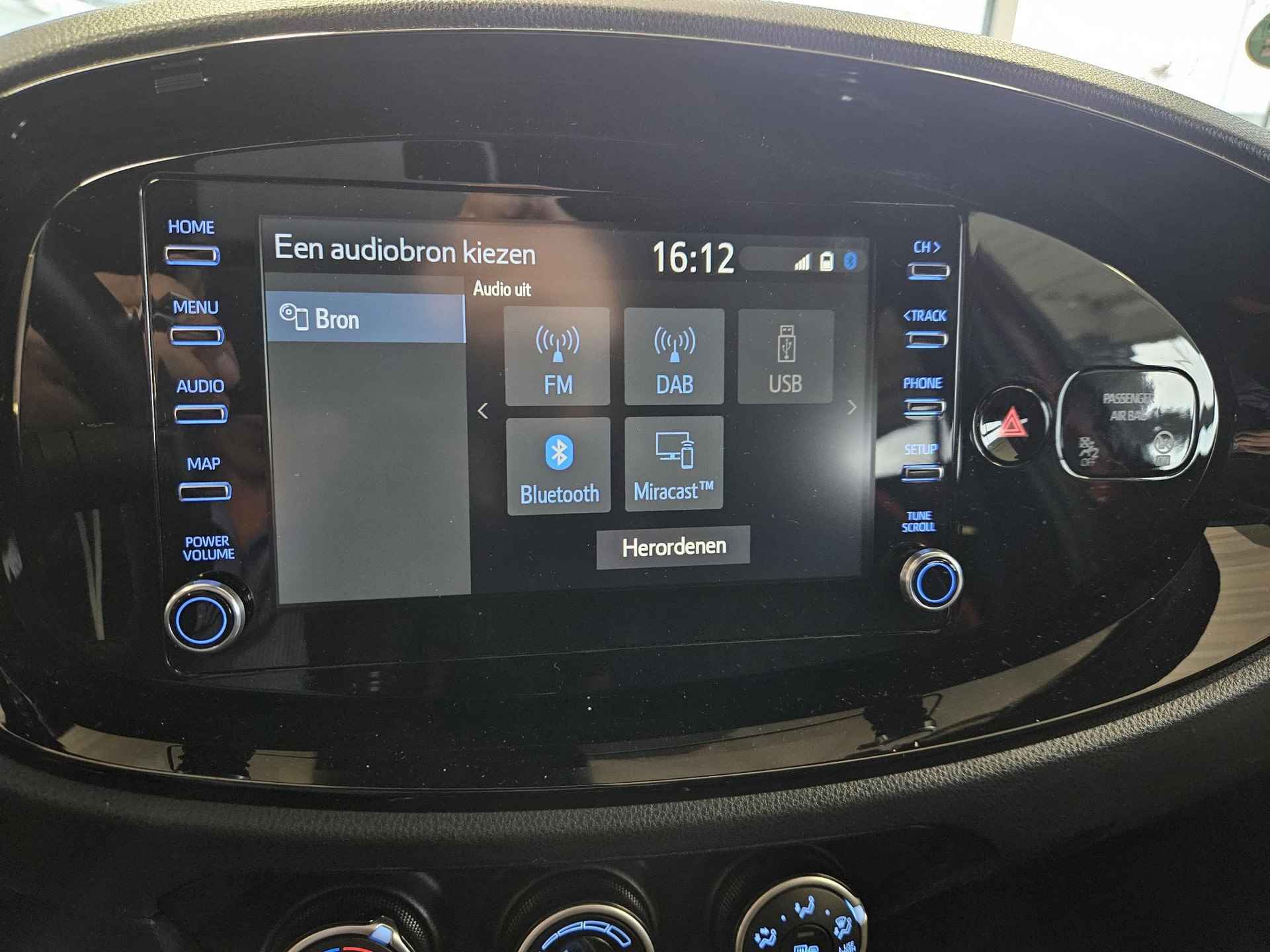 Toyota Aygo X 1.0 VVT-i MT Pulse Navigatie By App | Car play | Camera | Stoelverwarming | Cruise control | LM-Velgen | Electr Ramen ( Vestiging - Vianen Tel: 0347-371248 ) - 26/36