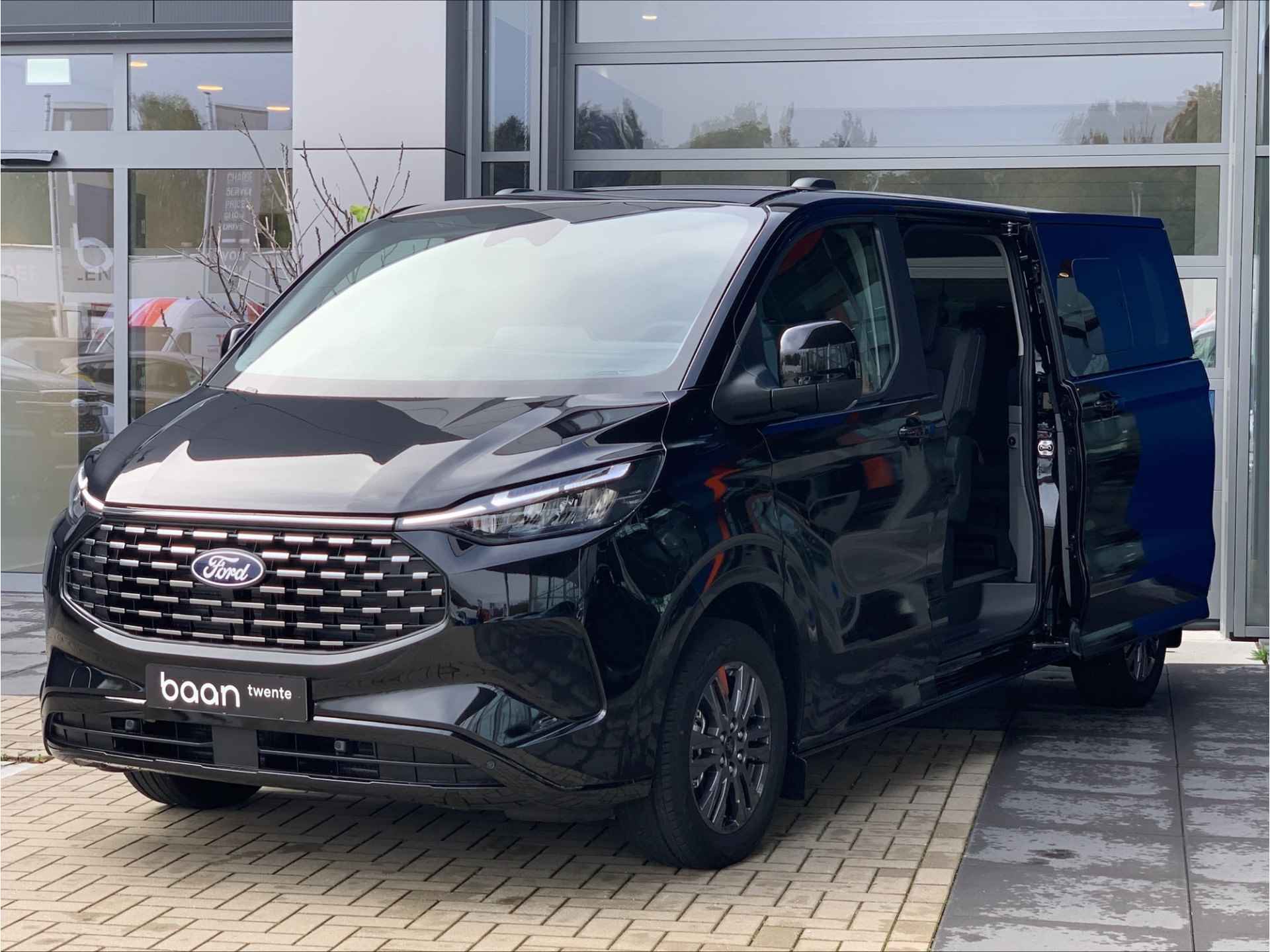 Ford Tourneo Custom 2.5 Plug-in Hybrid 233 PK L2H1 Titanium | 8 Pers. | Adaptive Cruise Control | Soft Close schuifdeuren | BLIS | Zeer luxe | - 5/56