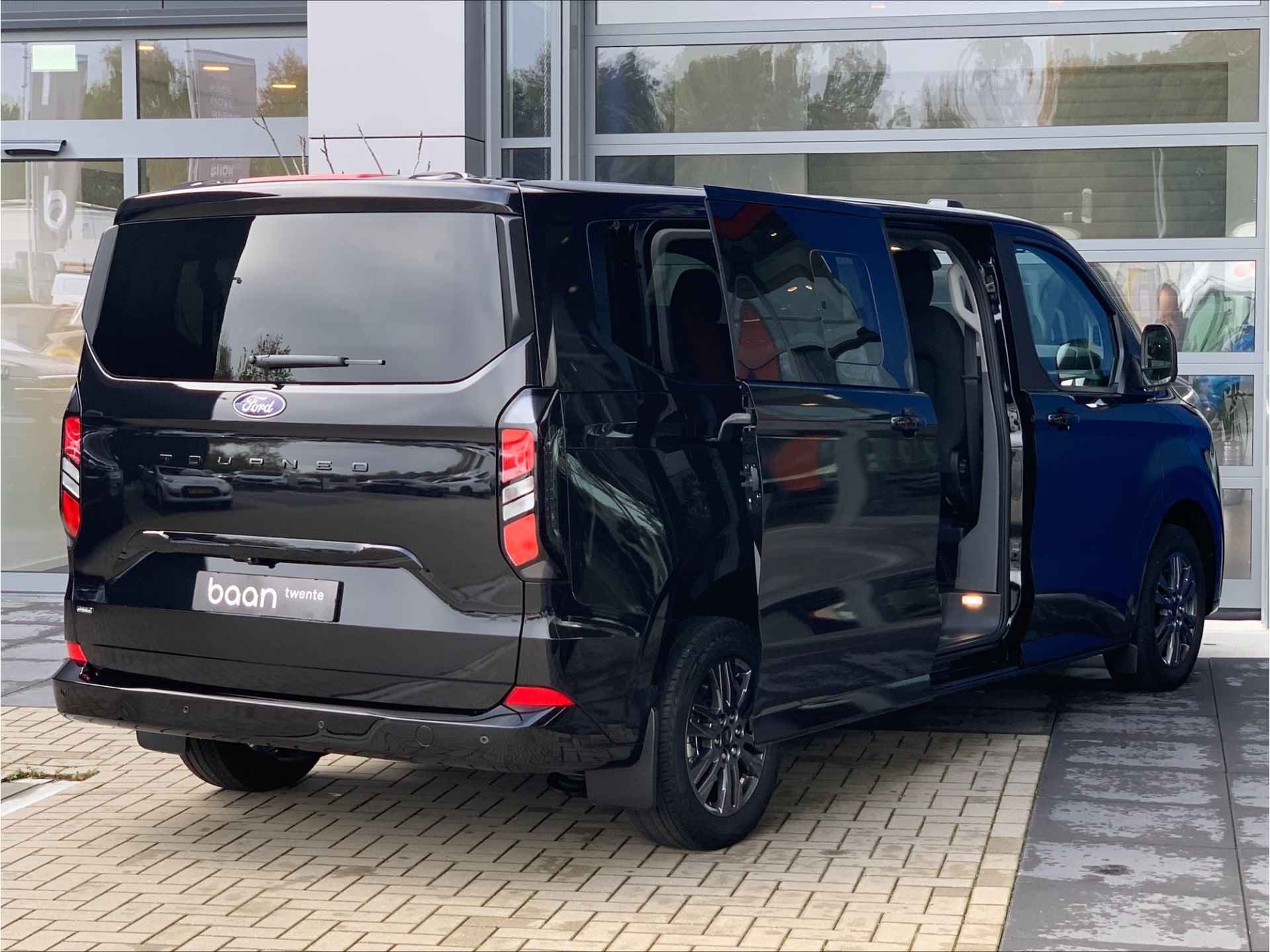 Ford Tourneo Custom 2.5 Plug-in Hybrid 233 PK L2H1 Titanium | 8 Pers. | Adaptive Cruise Control | Soft Close schuifdeuren | BLIS | Zeer luxe | - 7/56