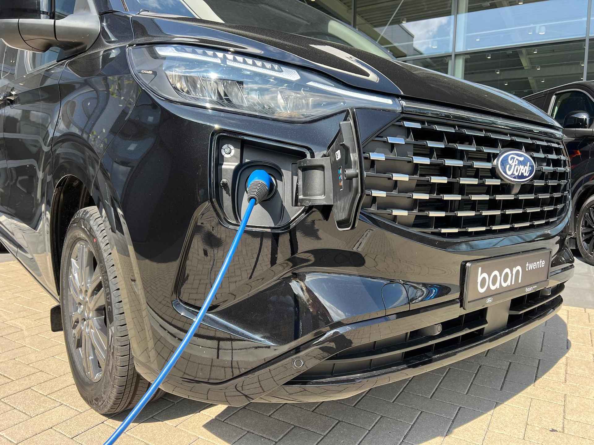 Ford Tourneo Custom 2.5 Plug-in Hybrid 233 PK L2H1 Titanium | 8 Pers. | Adaptive Cruise Control | Soft Close schuifdeuren | BLIS | Zeer luxe | - 11/56